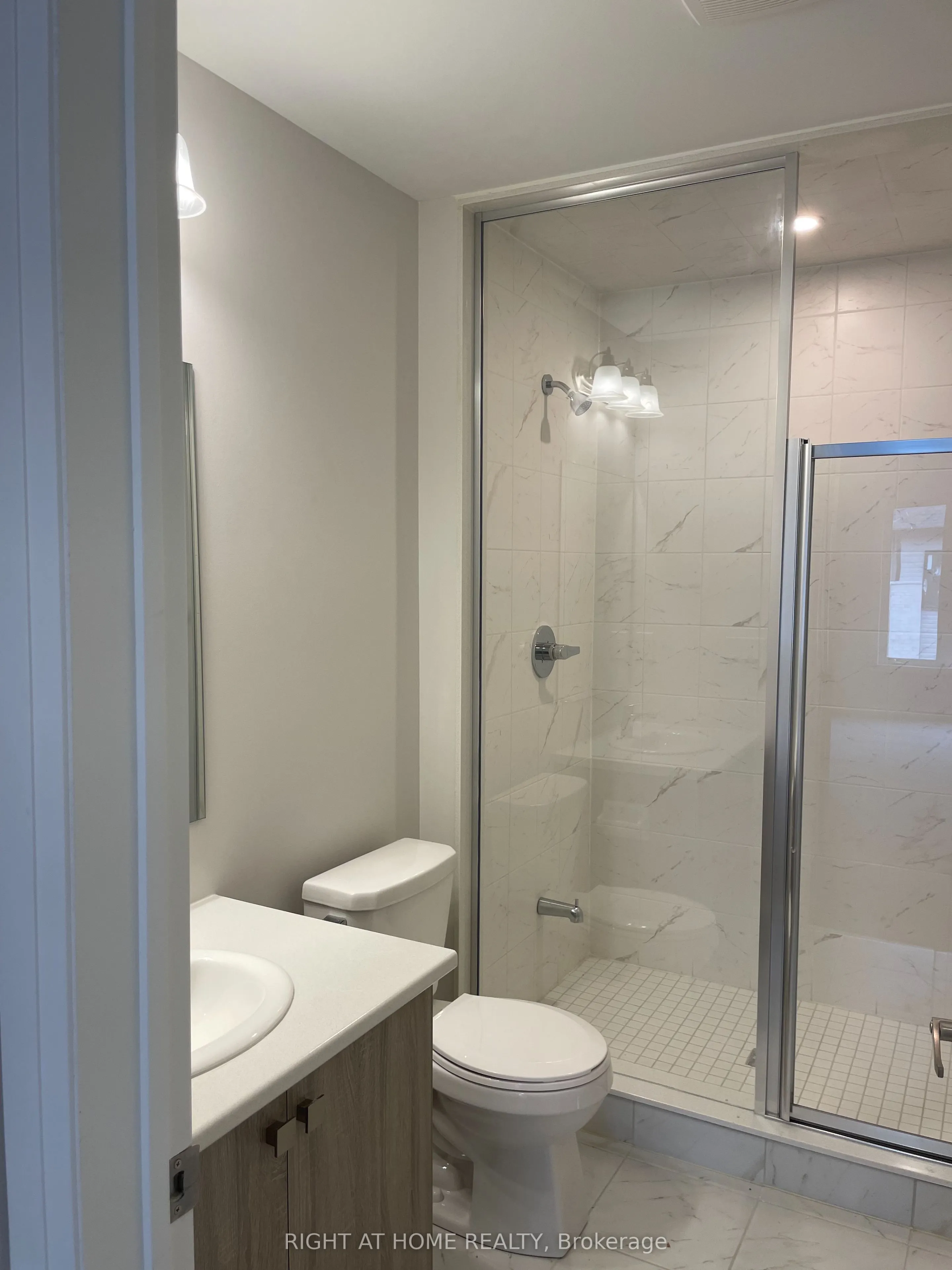 585 Colborne Street E, #906
