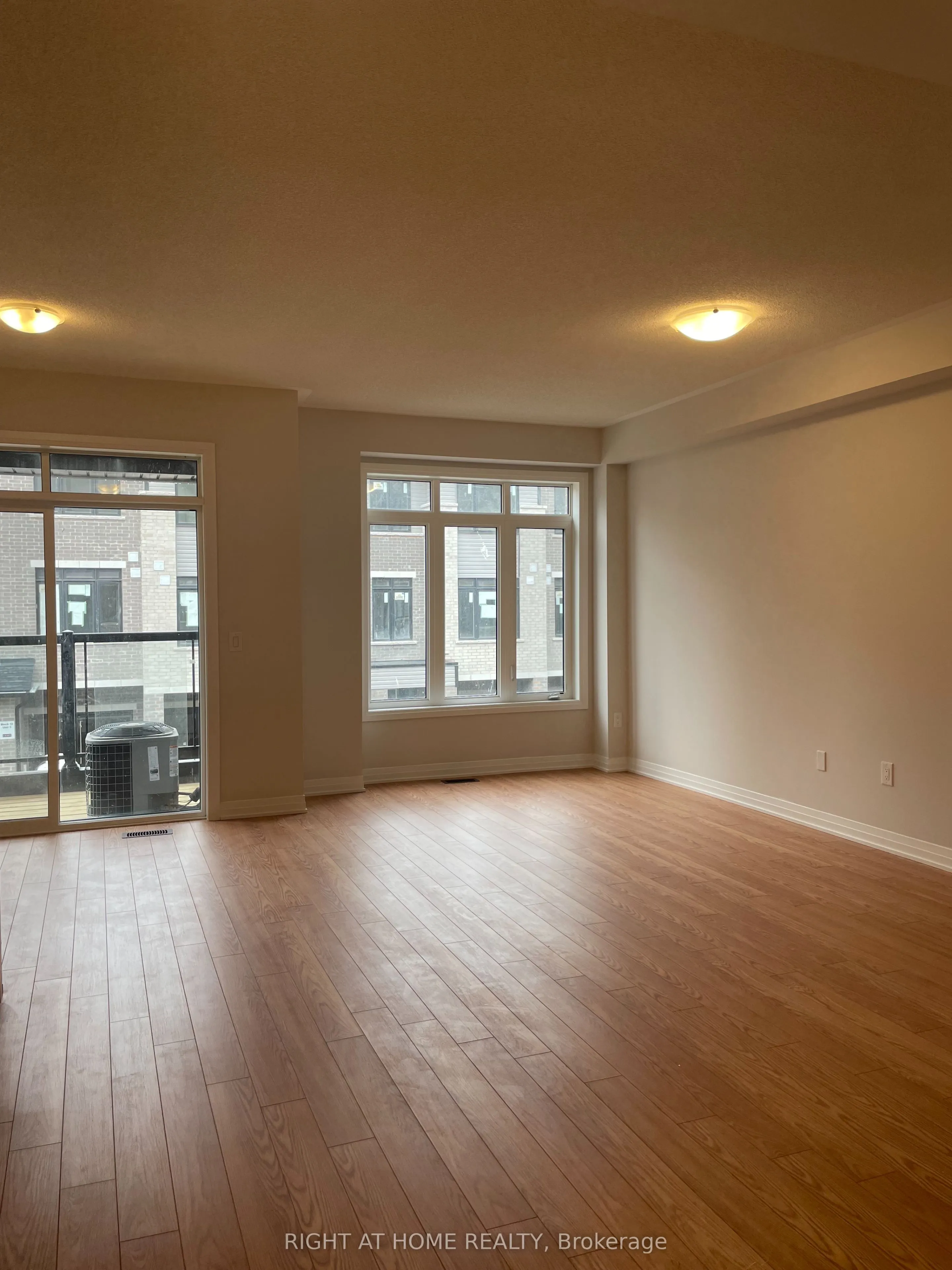 585 Colborne Street E, #906