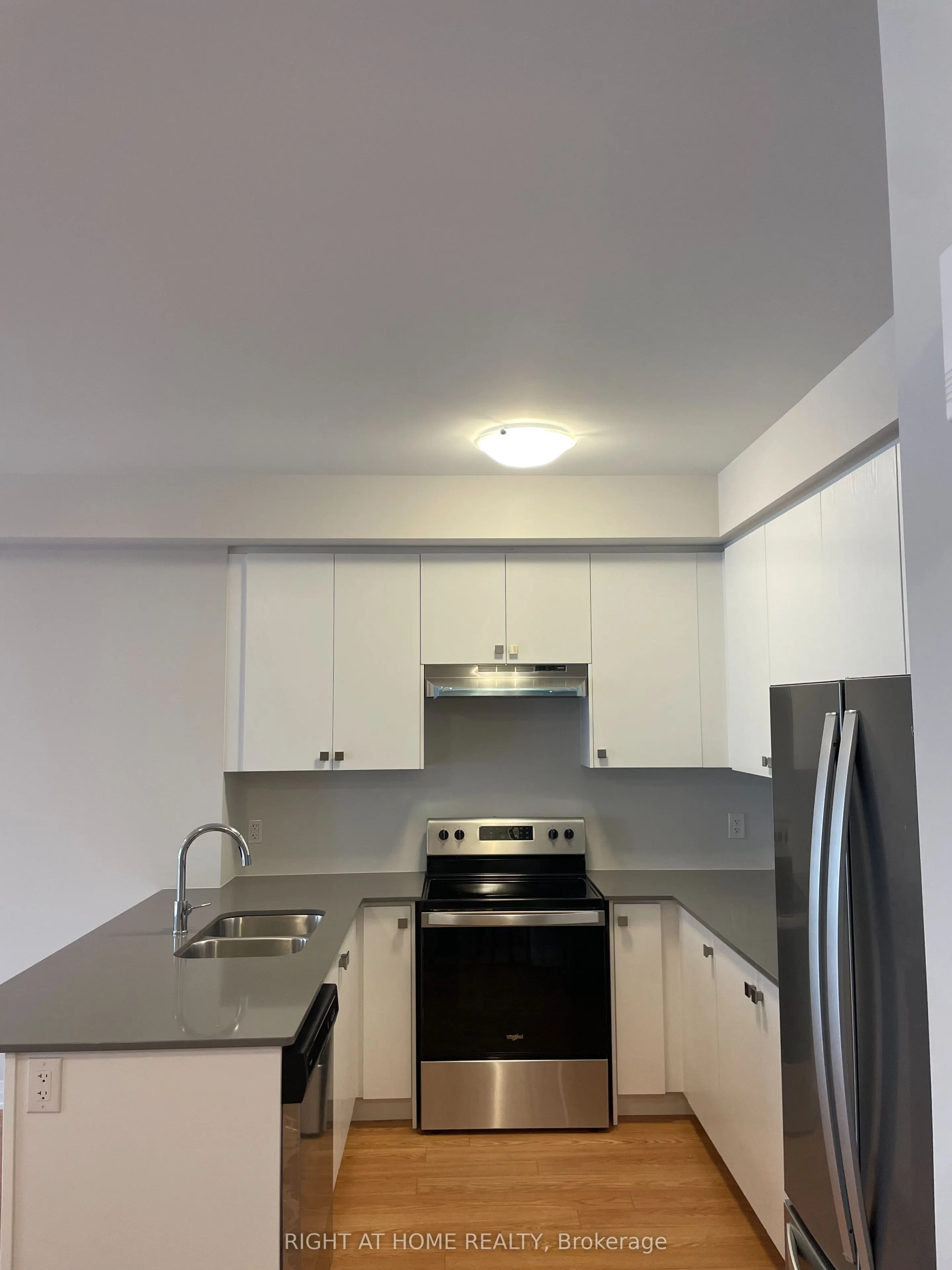 585 Colborne Street E, #906
