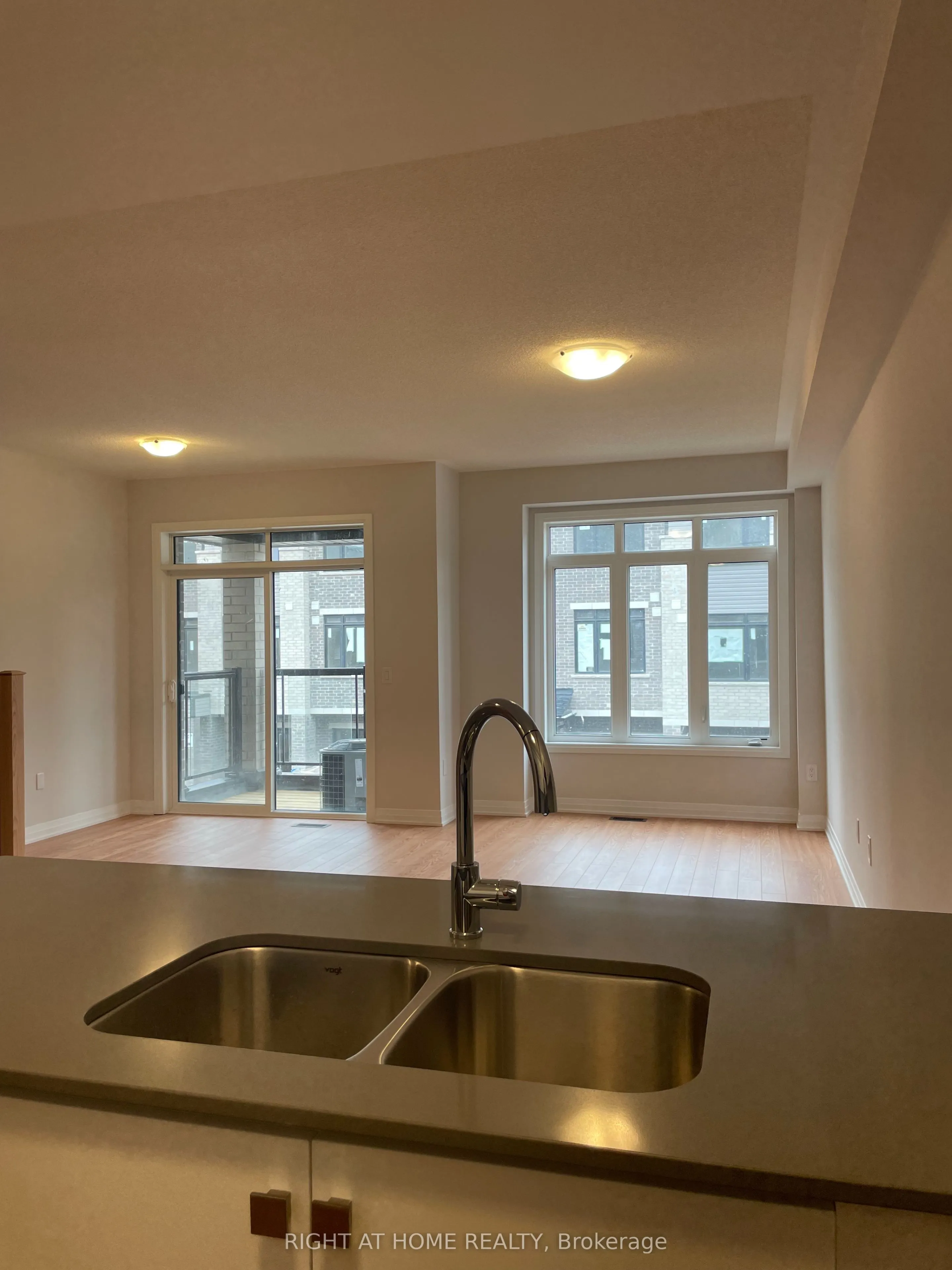 585 Colborne Street E, #906