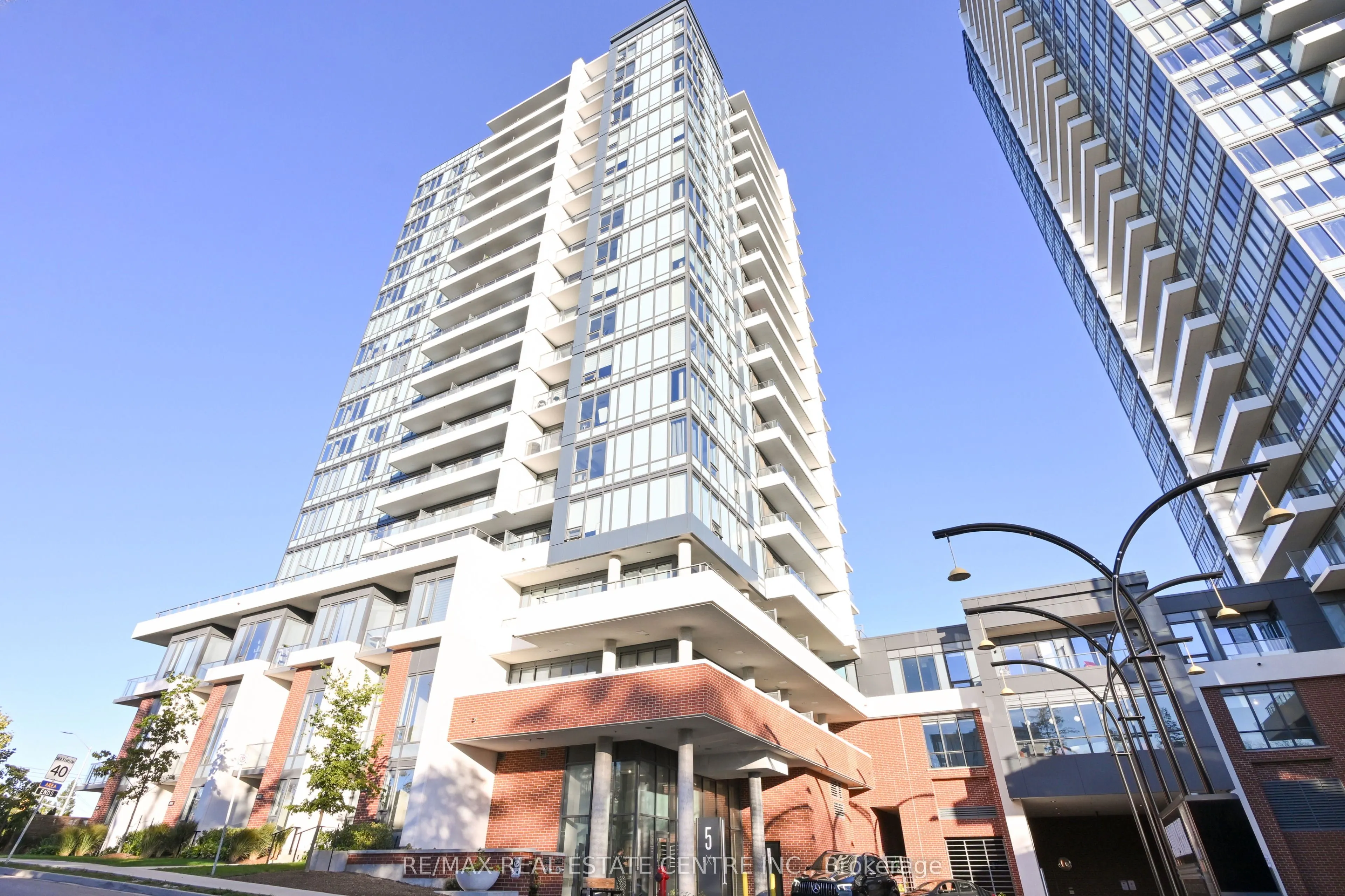 5 Wellington Street S, #1803