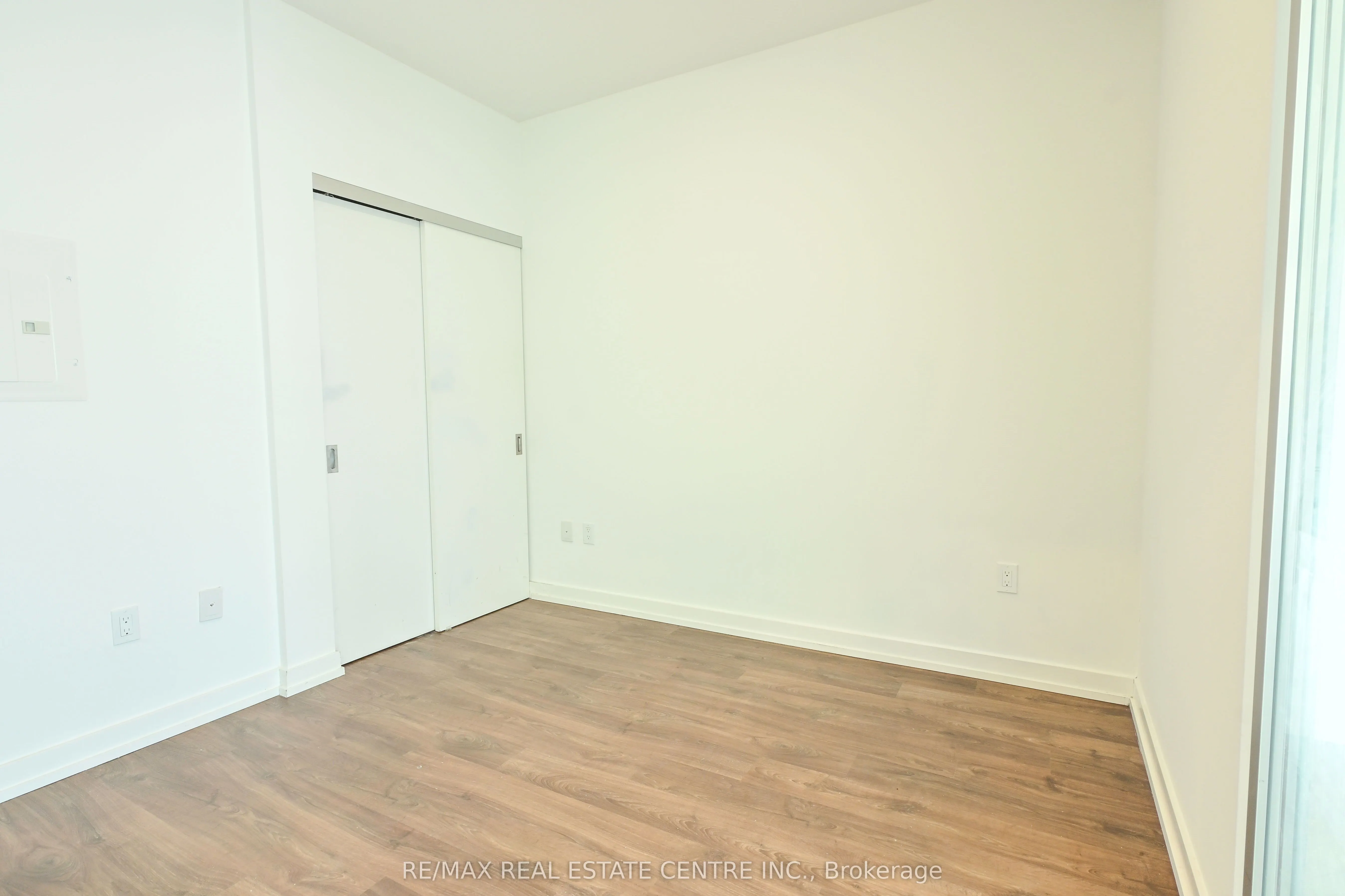 5 Wellington Street S, #1803