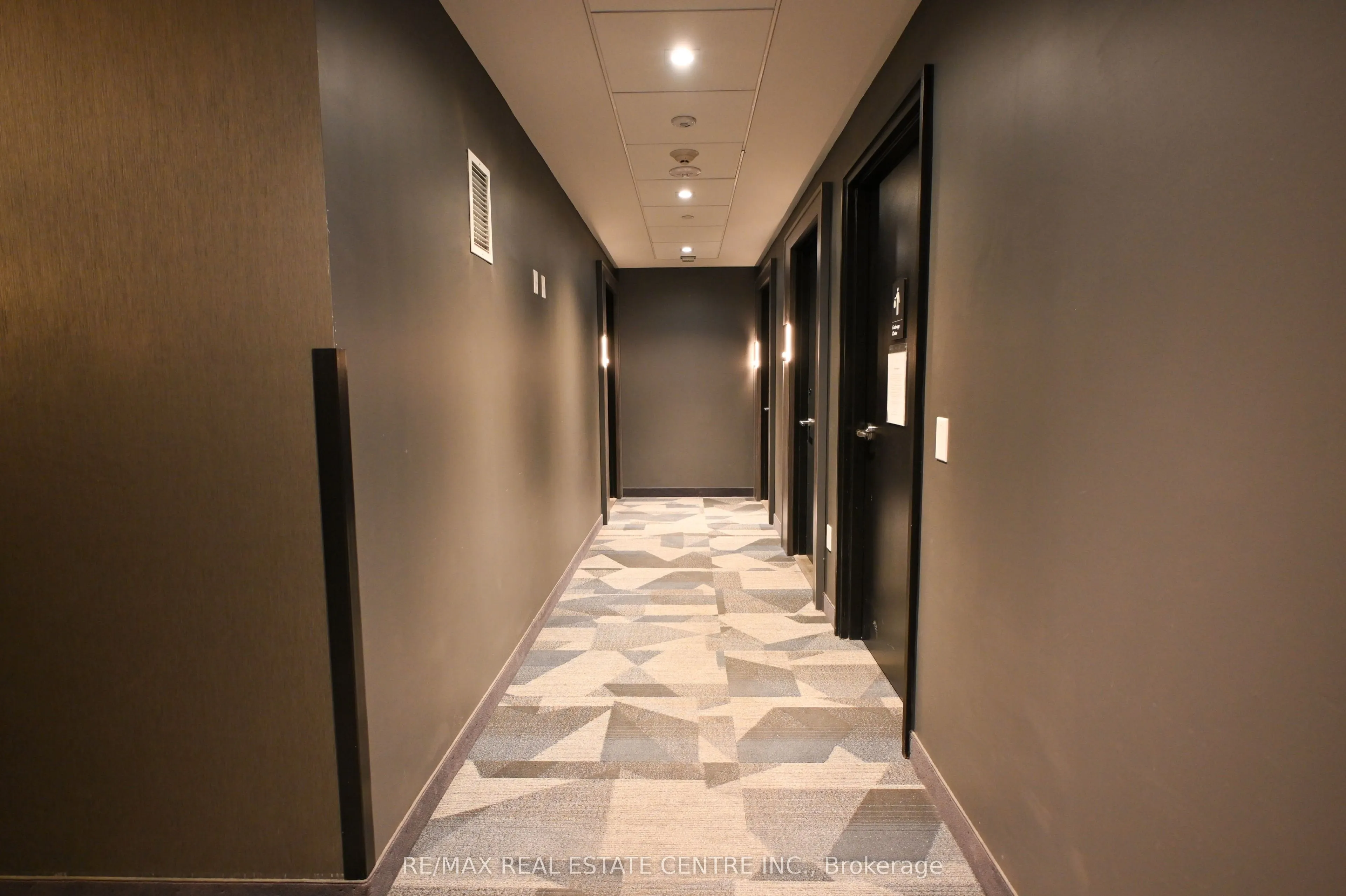5 Wellington Street S, #1803