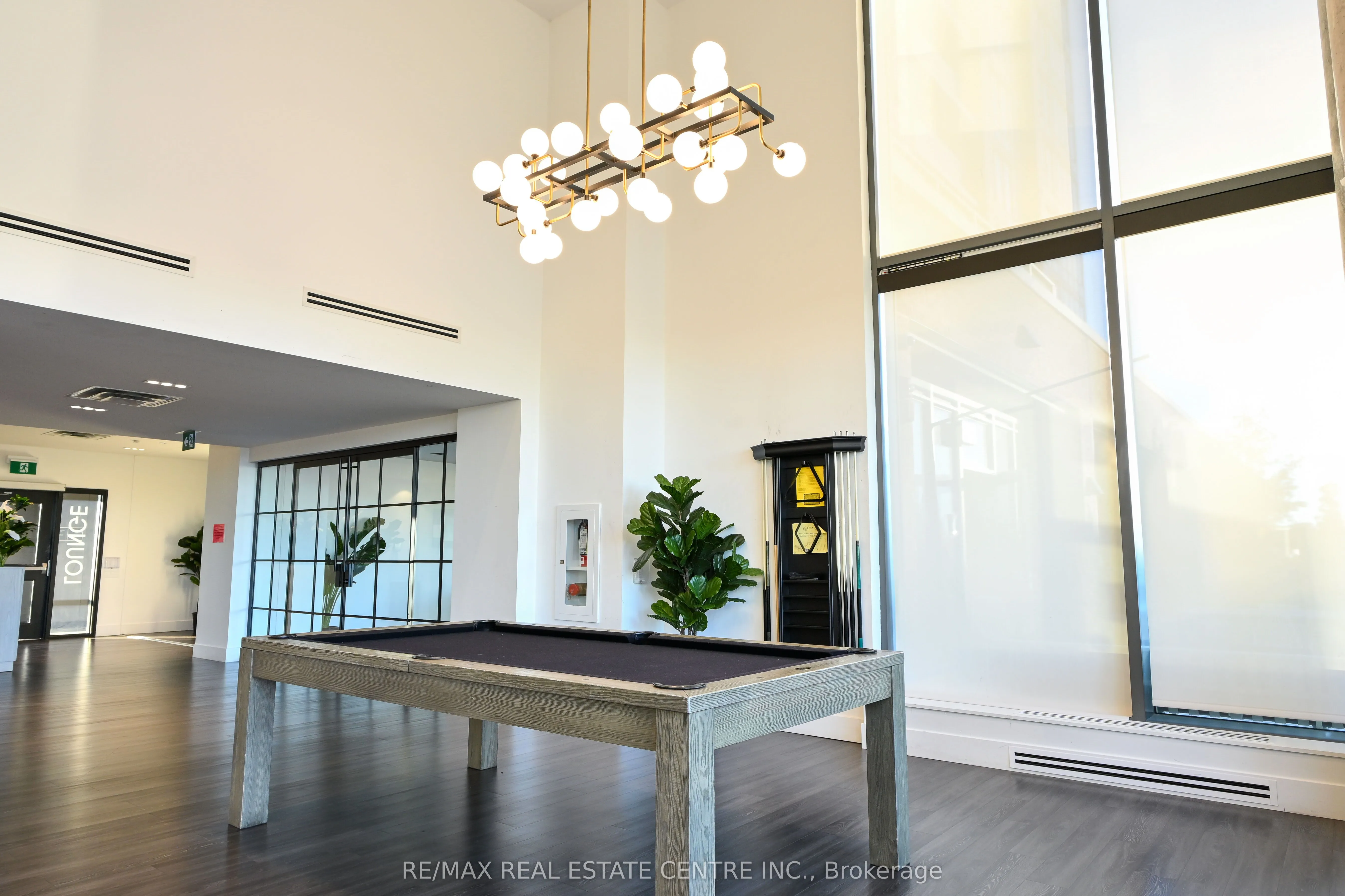 5 Wellington Street S, #1803