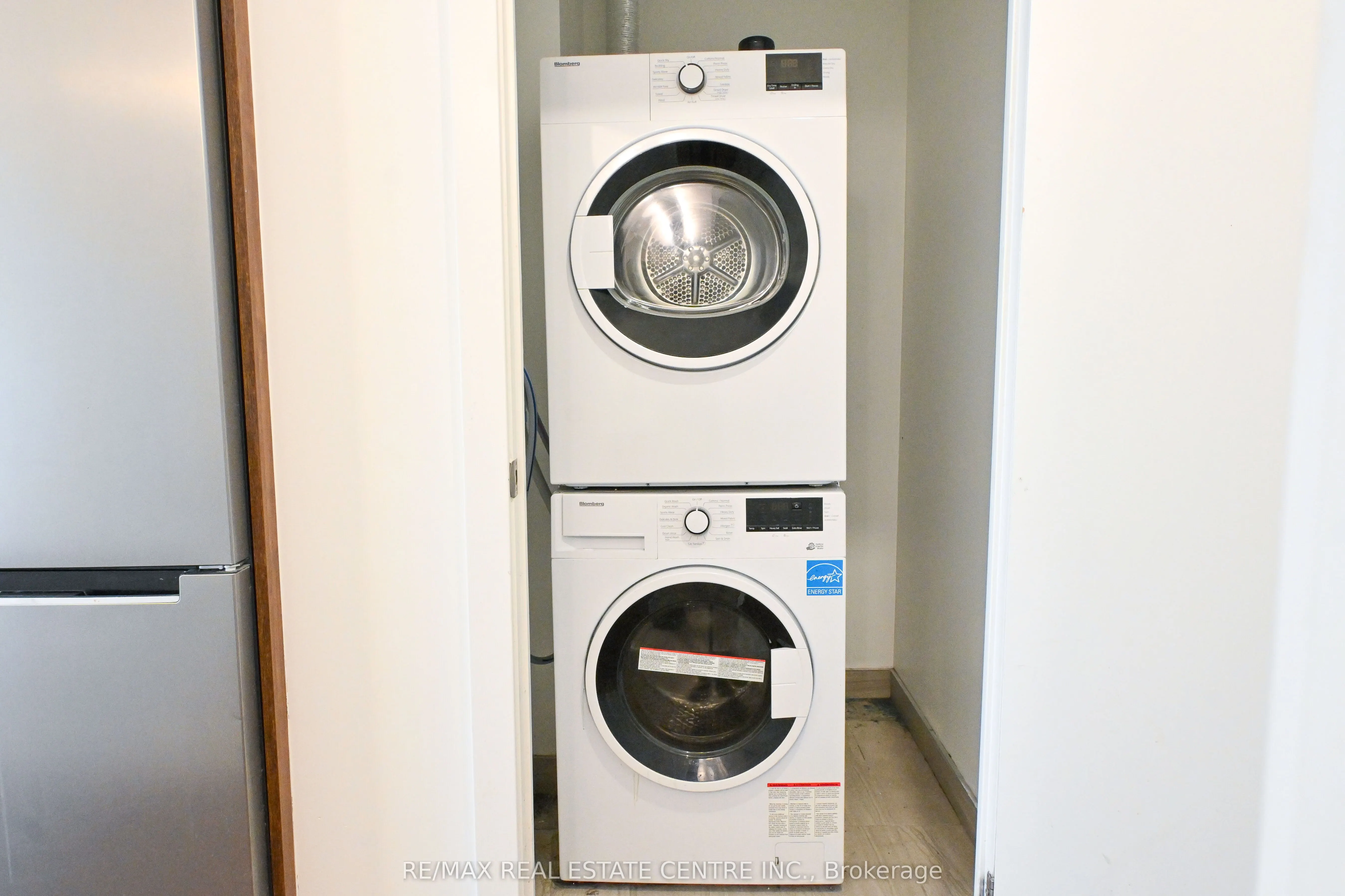 5 Wellington Street S, #1803