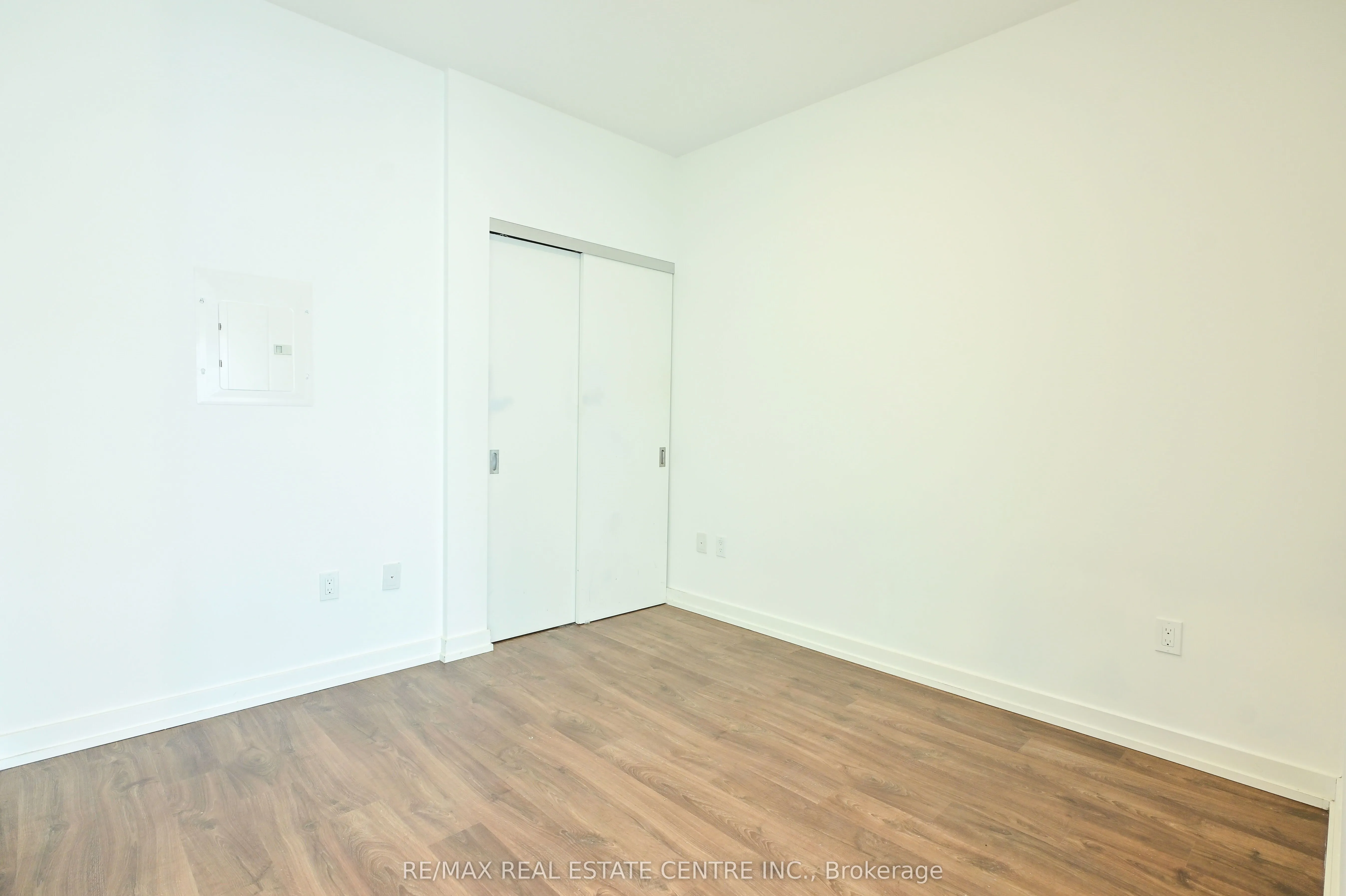 5 Wellington Street S, #1803