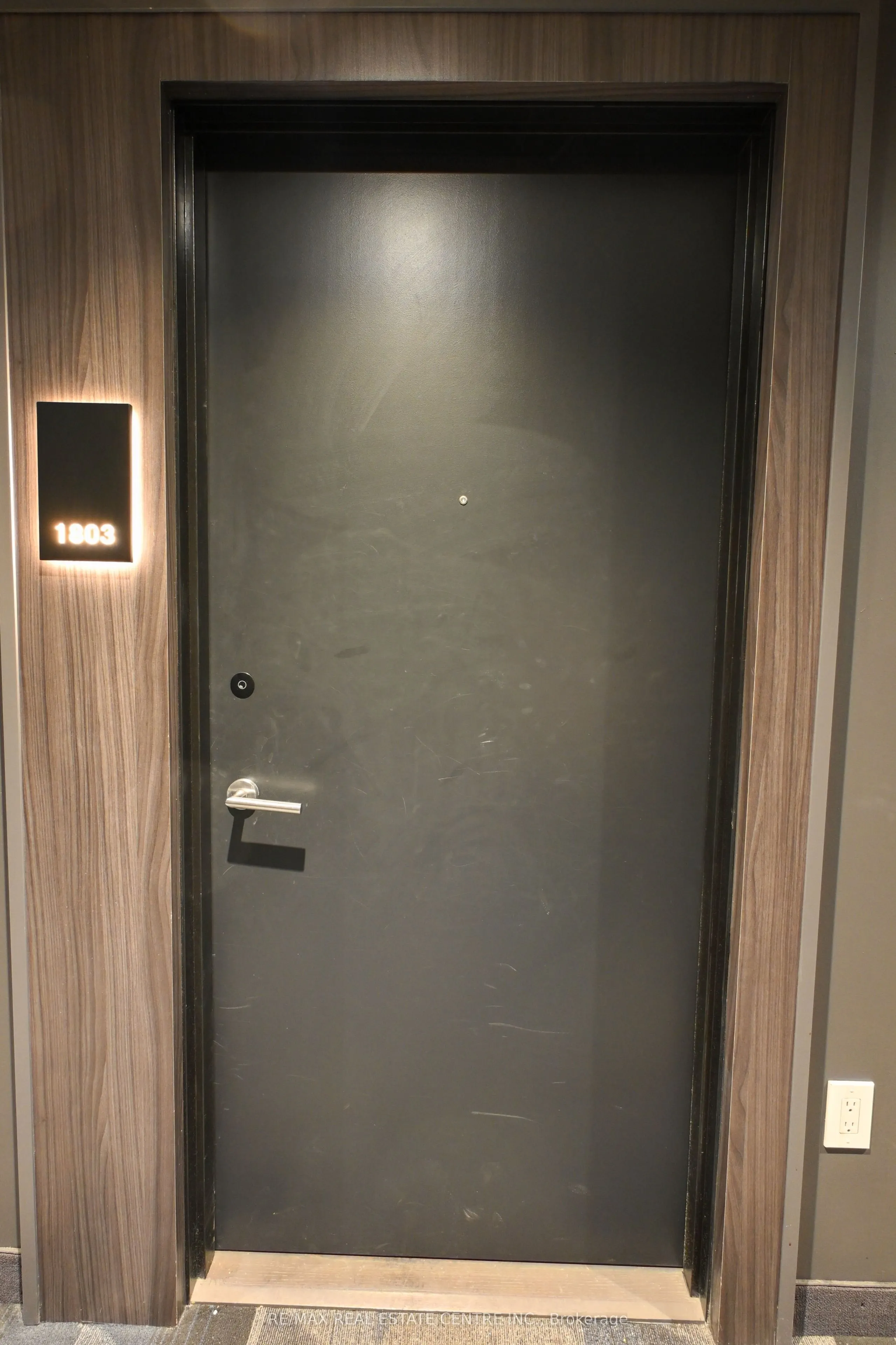 5 Wellington Street S, #1803