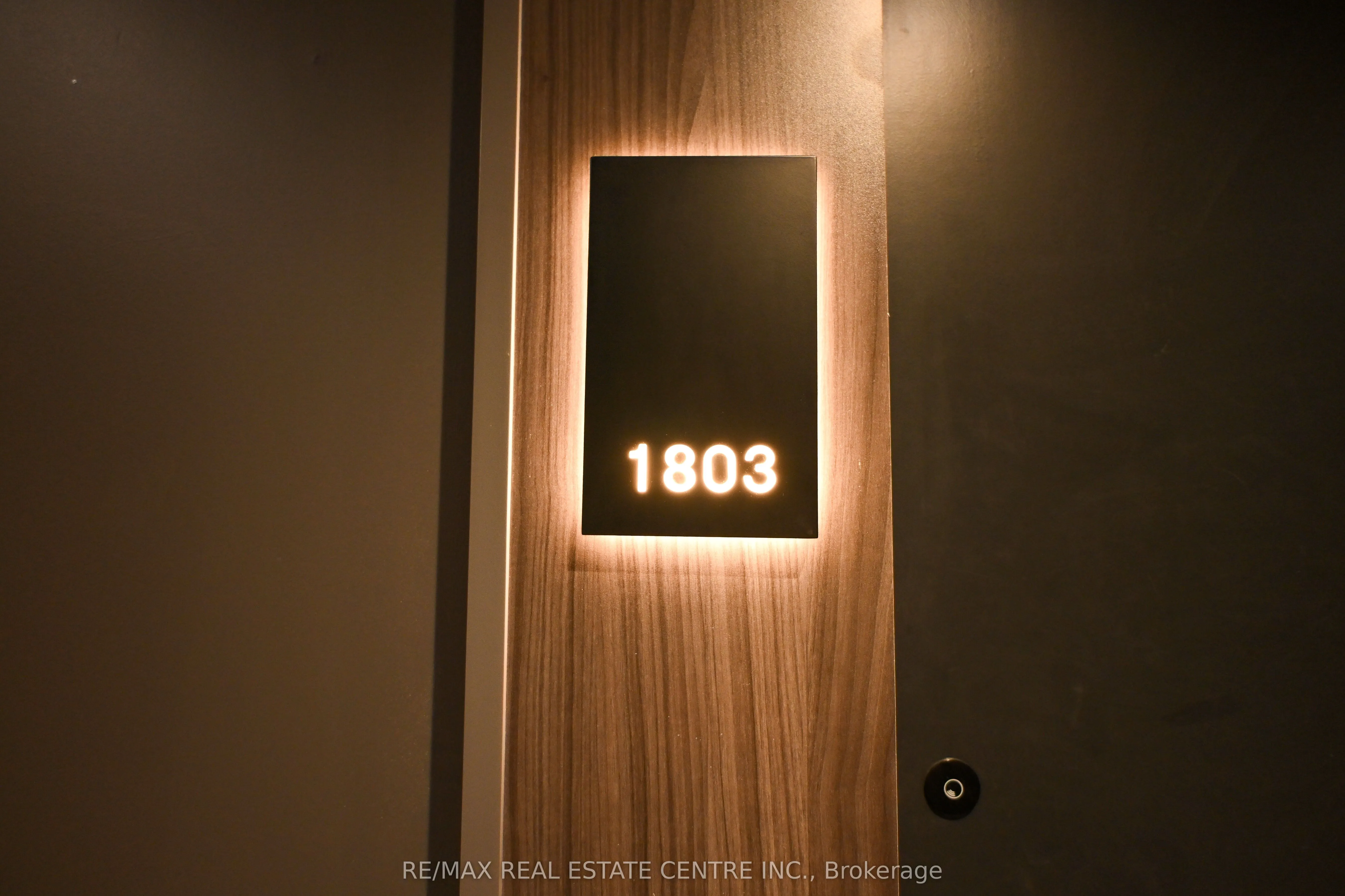 5 Wellington Street S, #1803