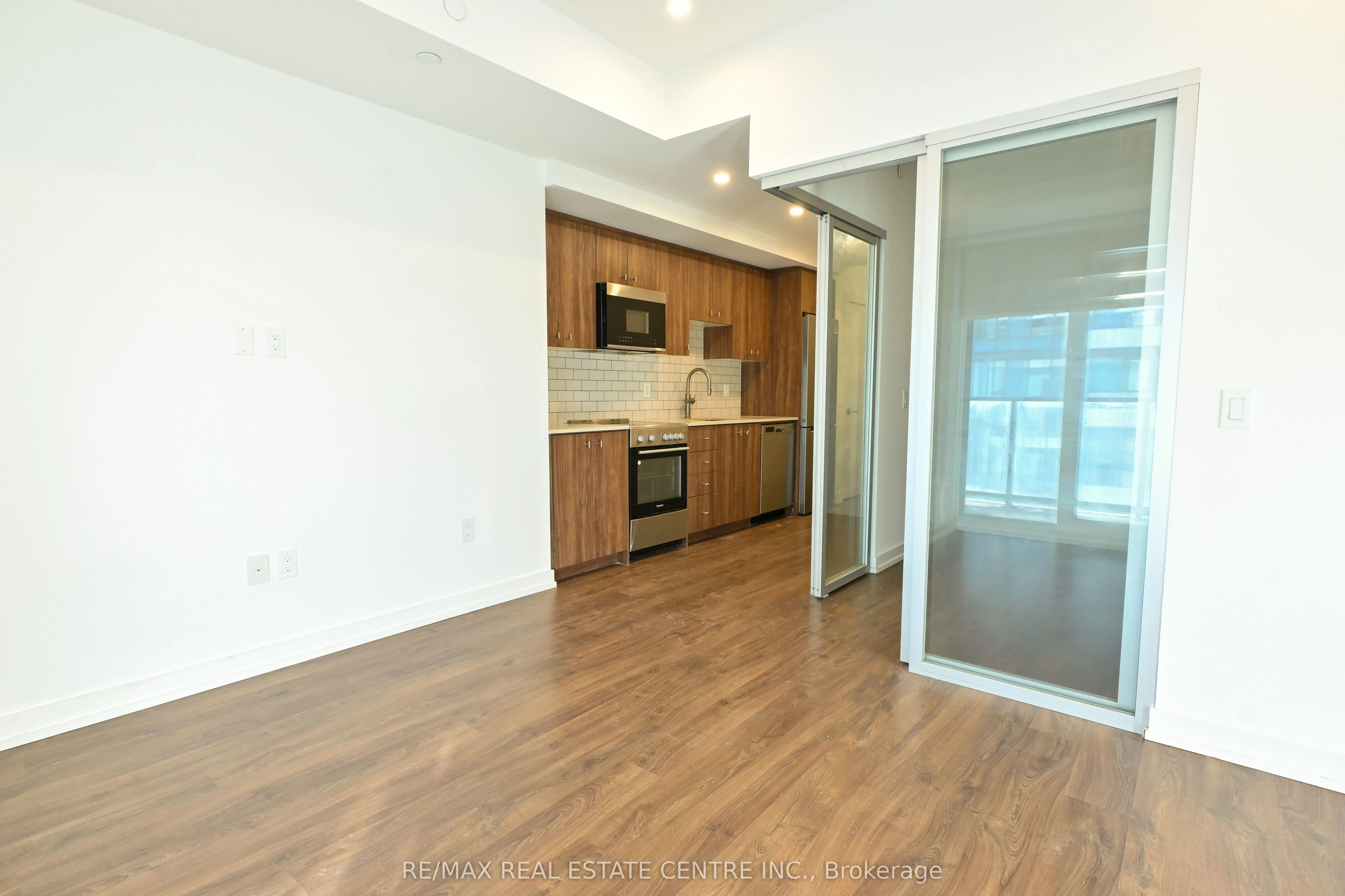 5 Wellington Street S, #1803