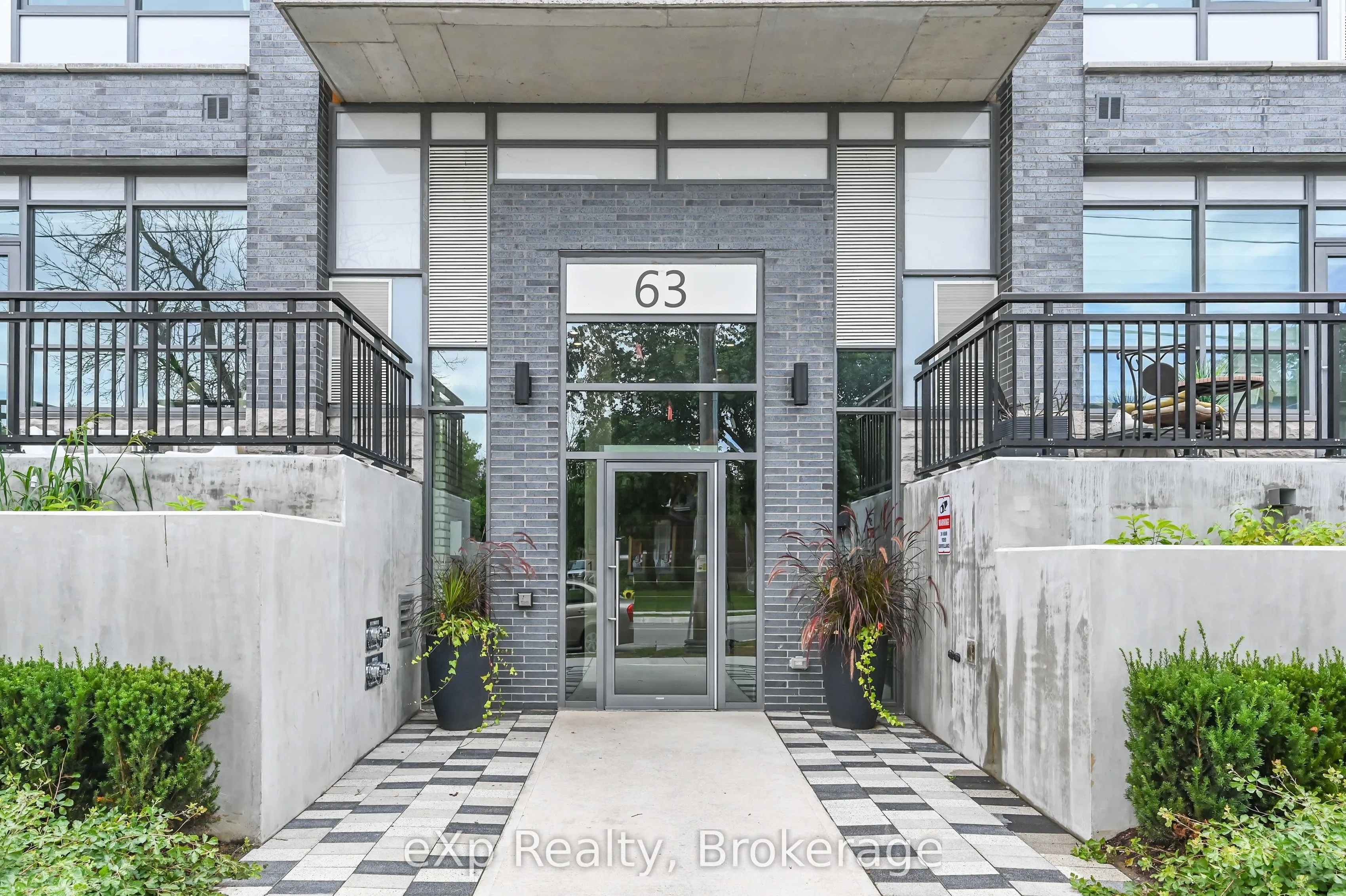 63 Arthur Street S, #804