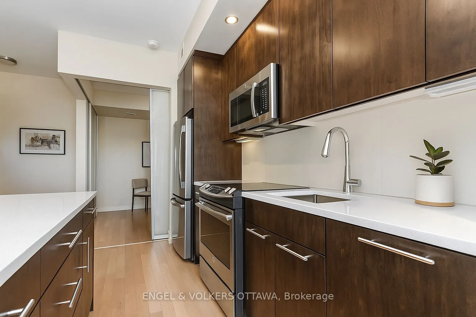 88 Richmond Road, #707