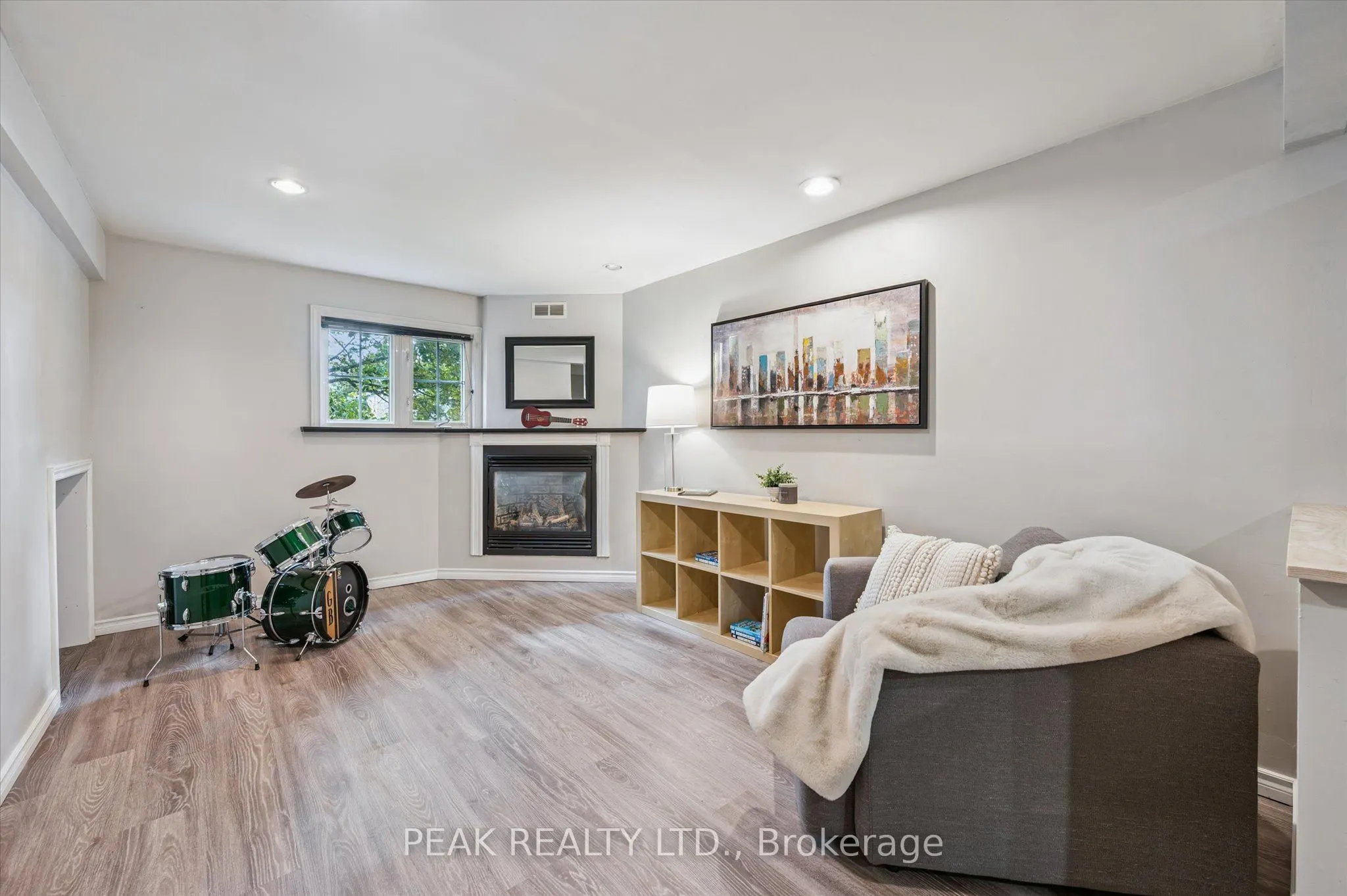 372 Imperial Road S