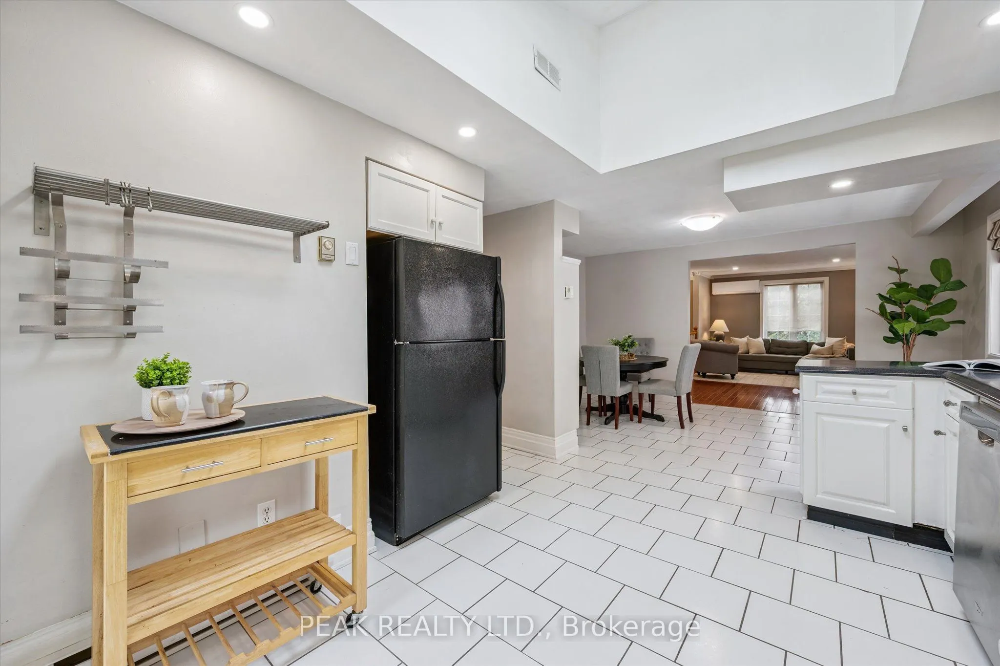 372 Imperial Road S