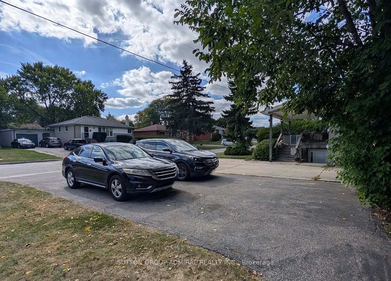 165 King Edward Avenue