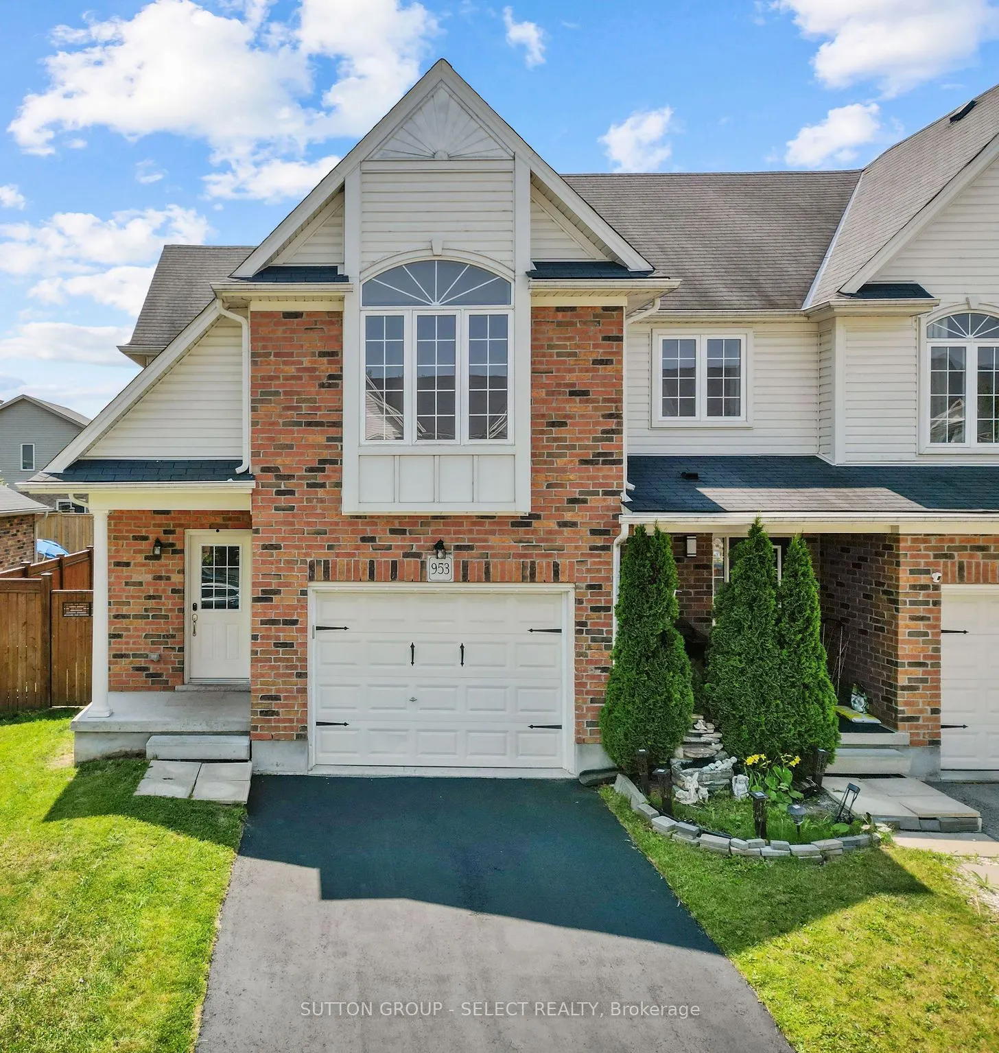 953 Silverfox Crescent