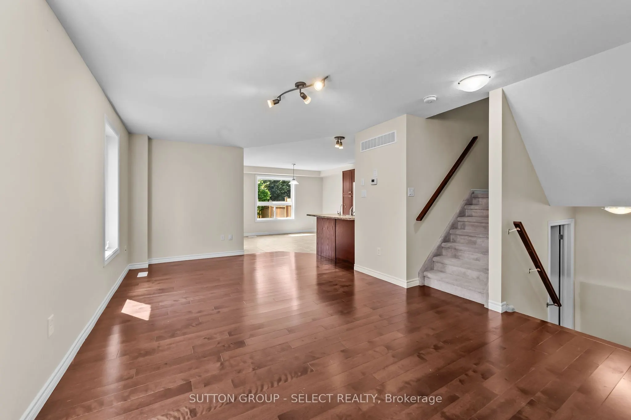 953 Silverfox Crescent