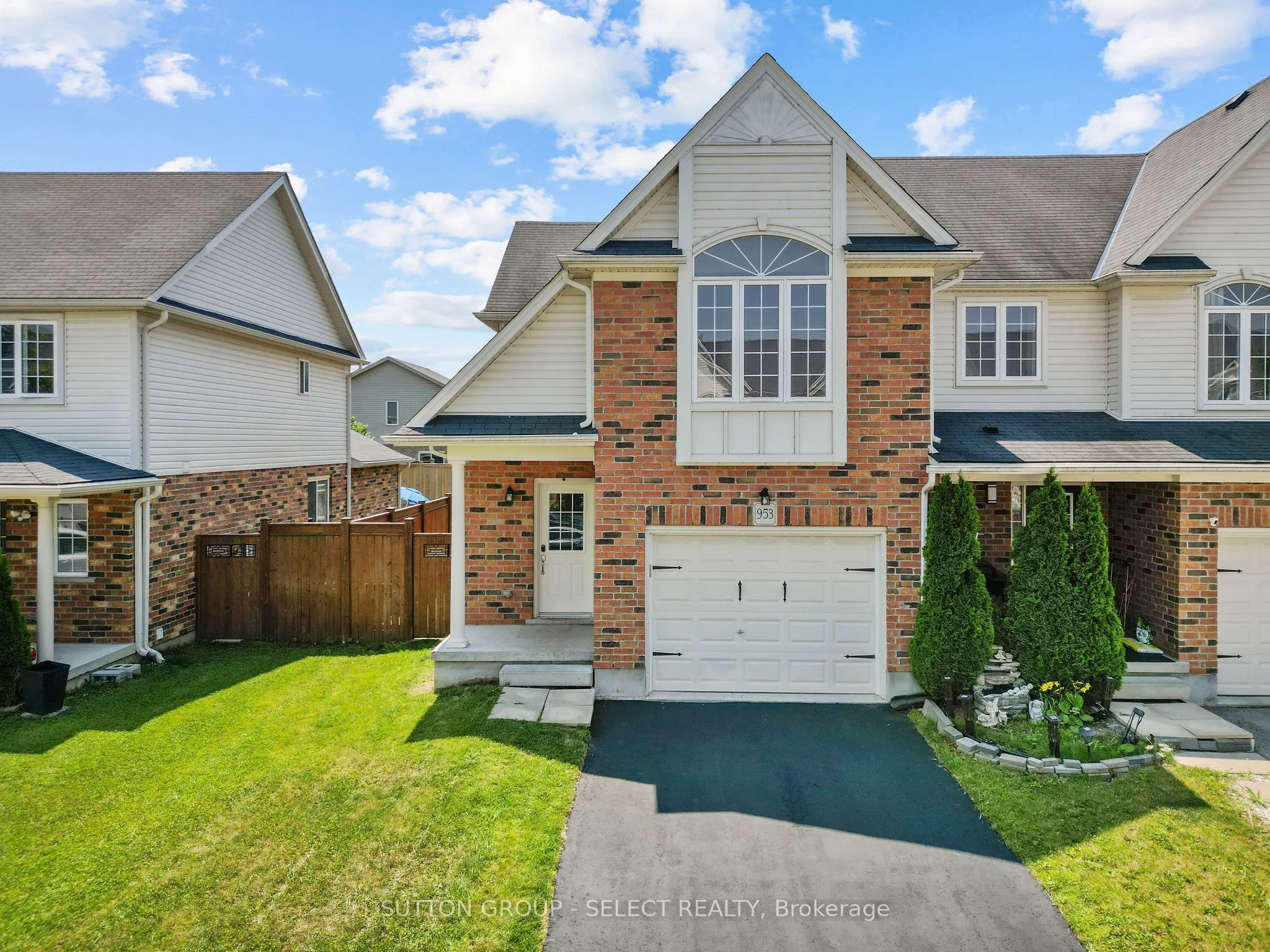 953 Silverfox Crescent