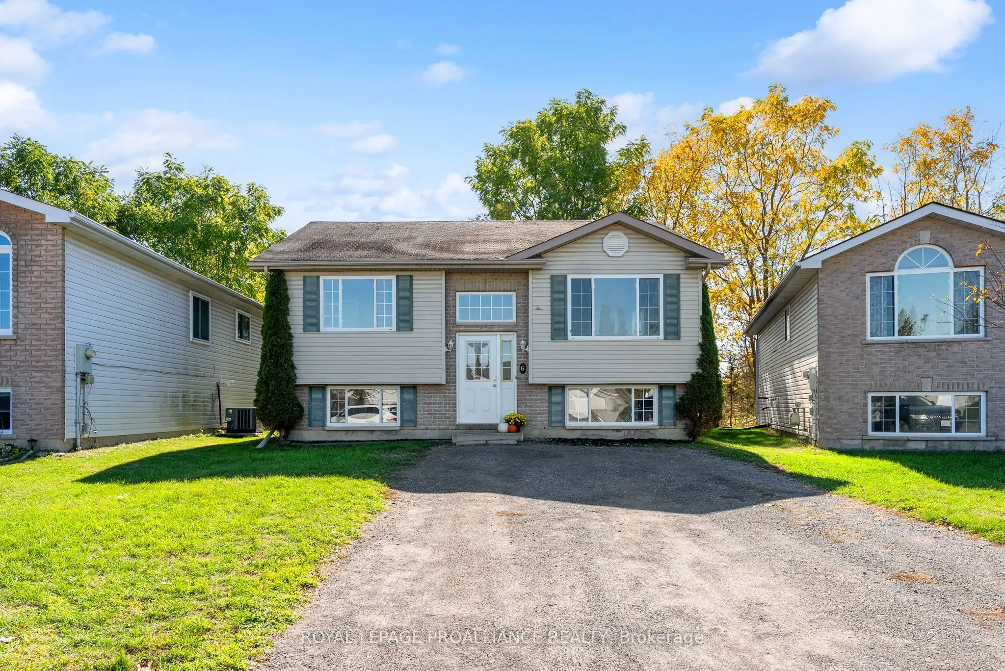 6 Lake Court