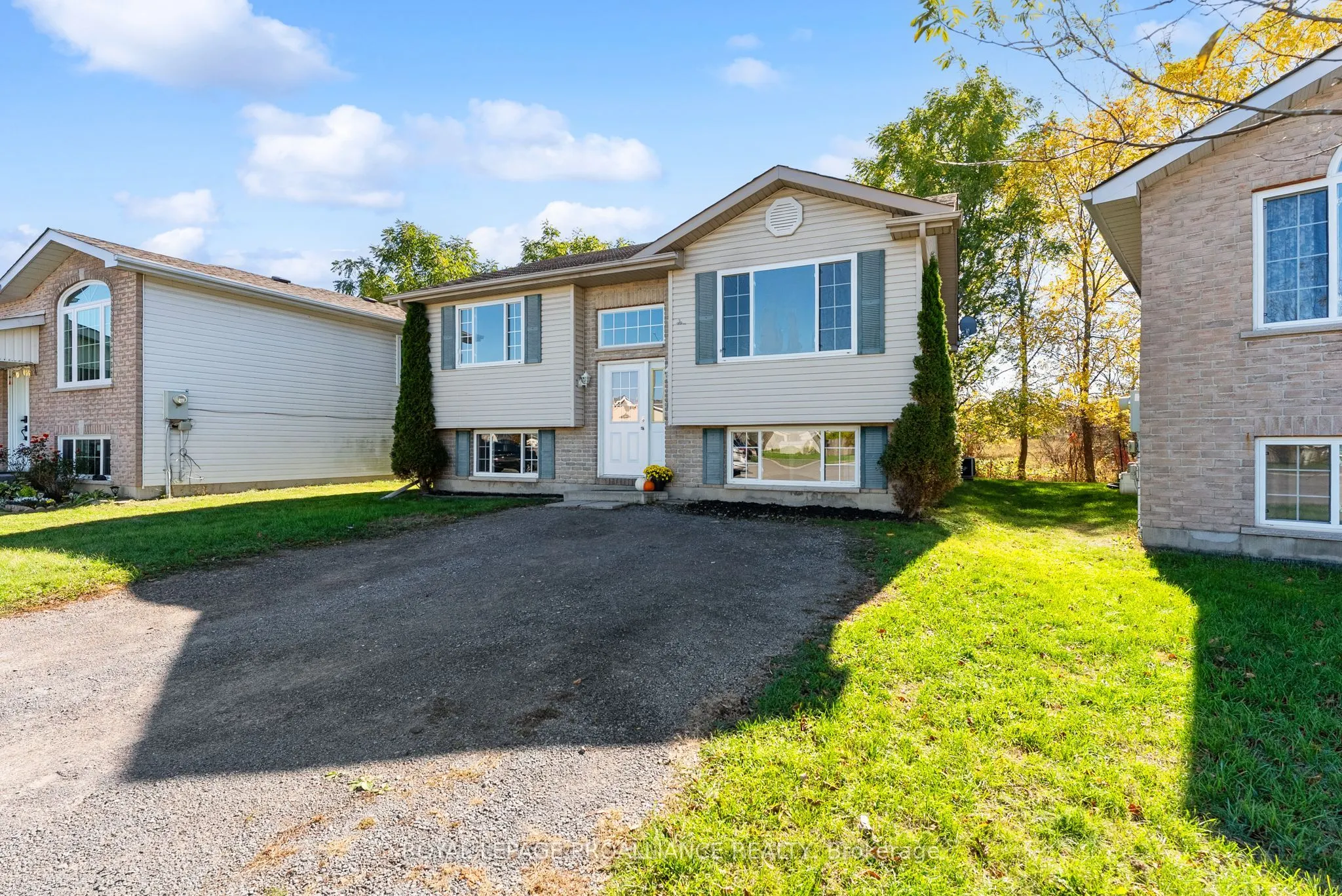 6 Lake Court