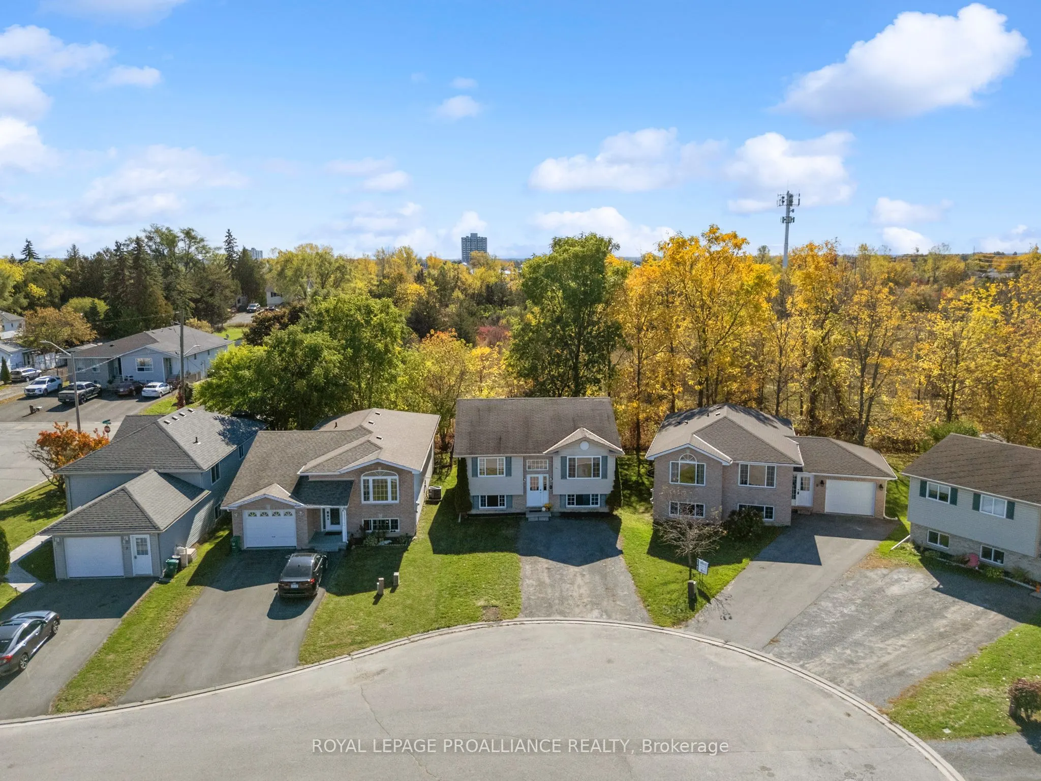 6 Lake Court