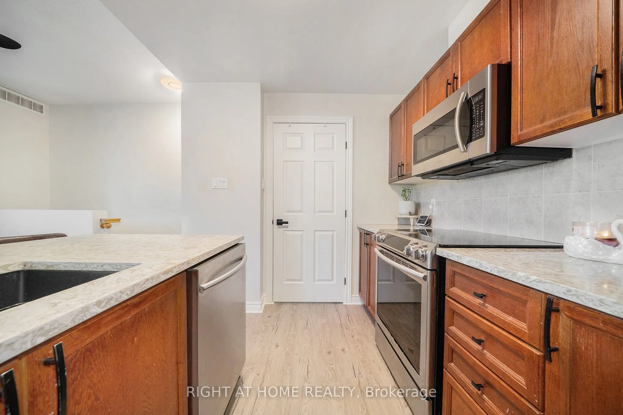 137 Oldfield Street, #C