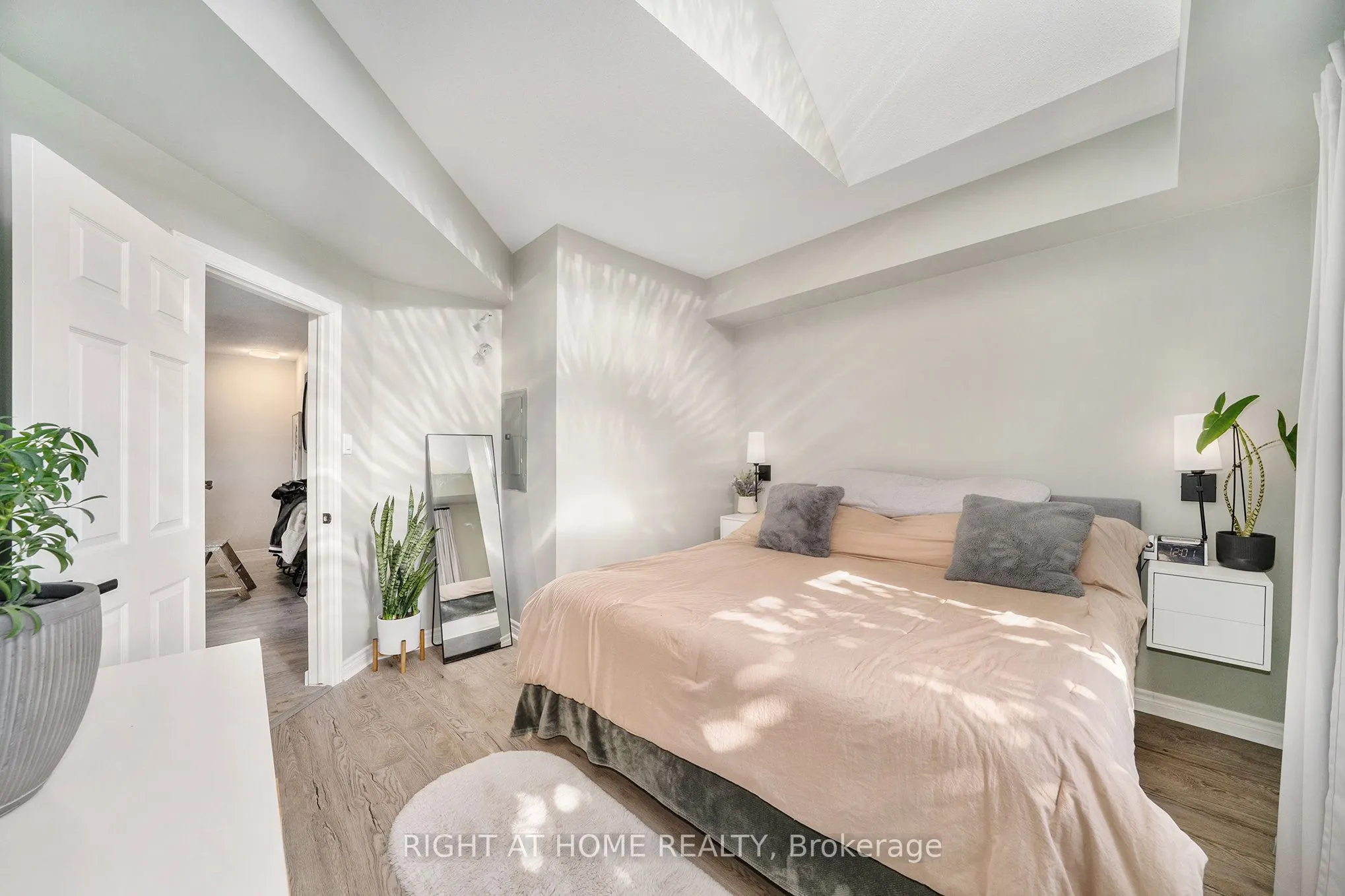 137 Oldfield Street, #C