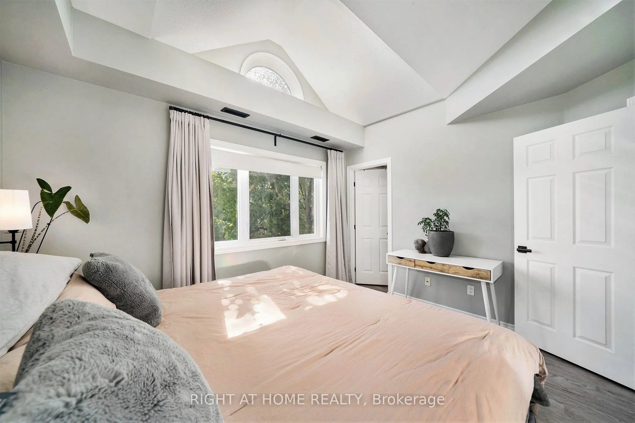 137 Oldfield Street, #C