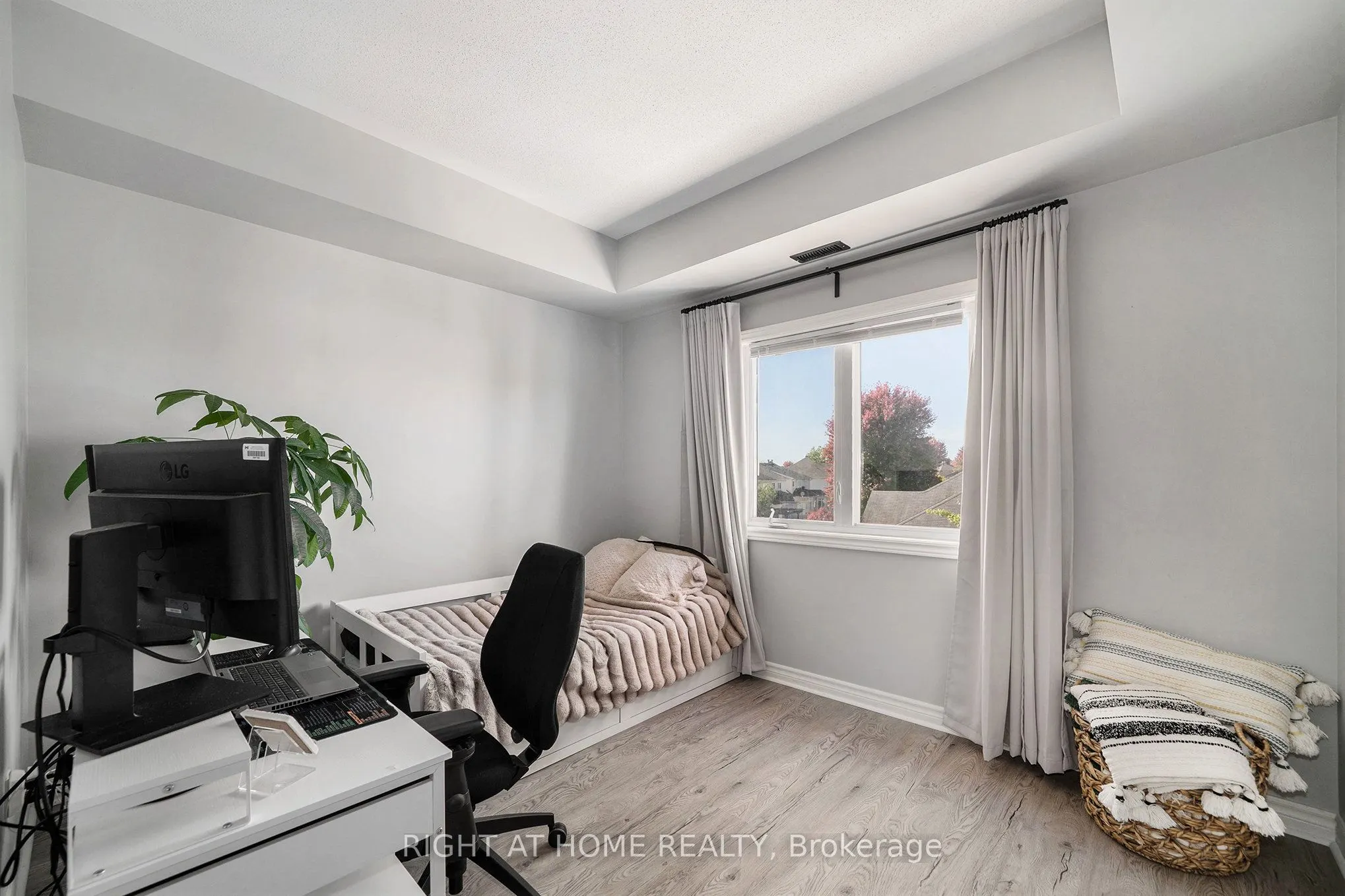 137 Oldfield Street, #C