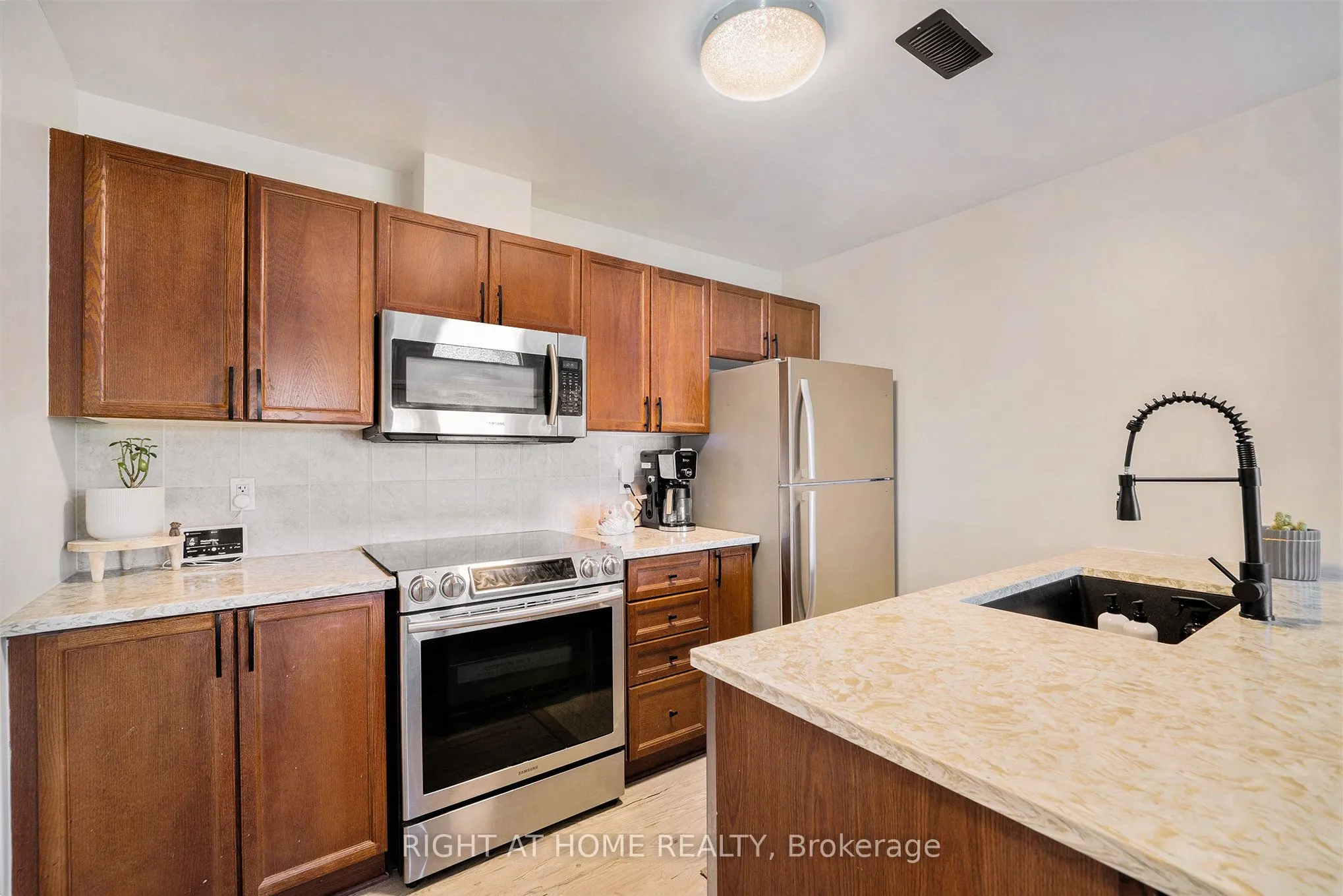 137 Oldfield Street, #C