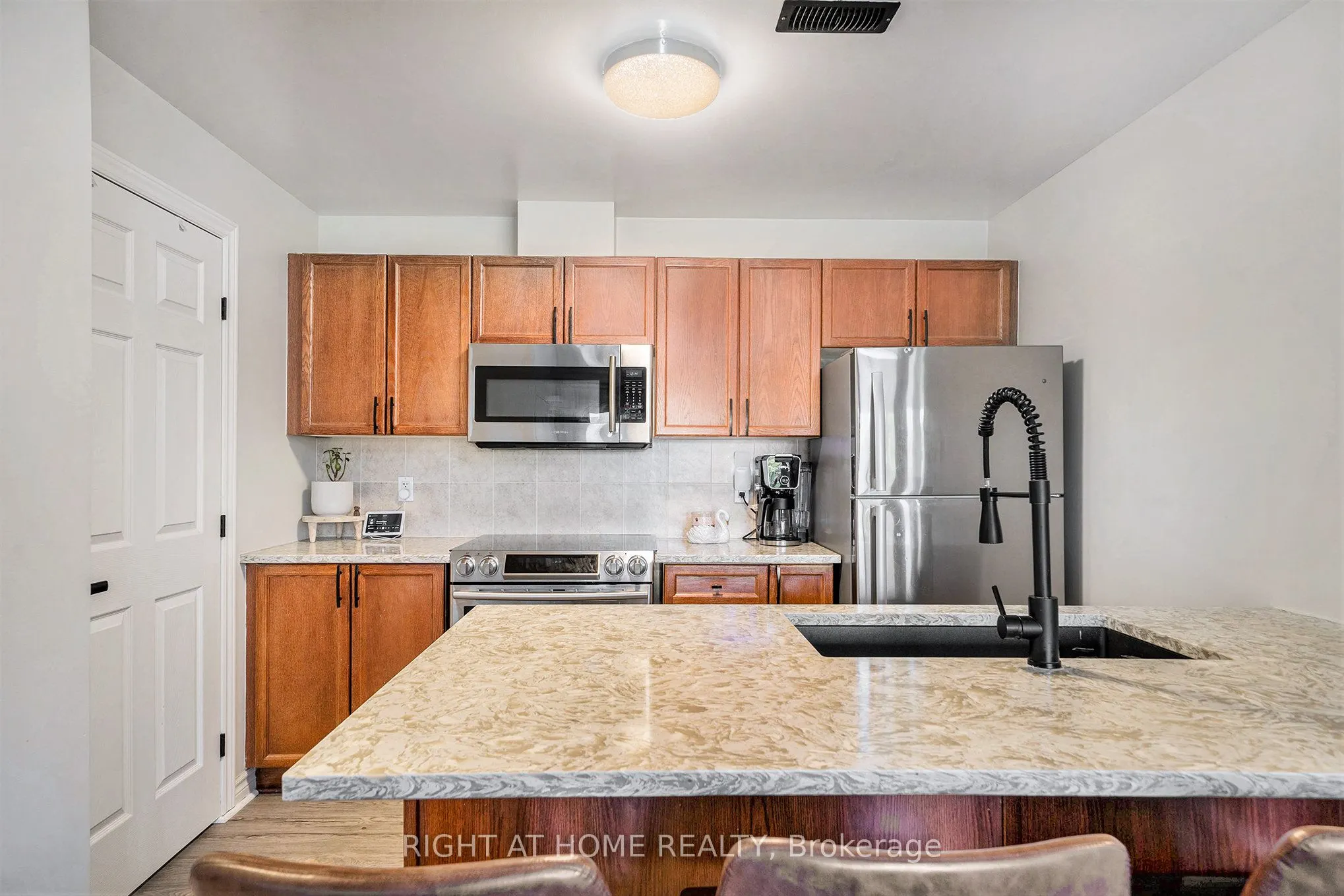 137 Oldfield Street, #C