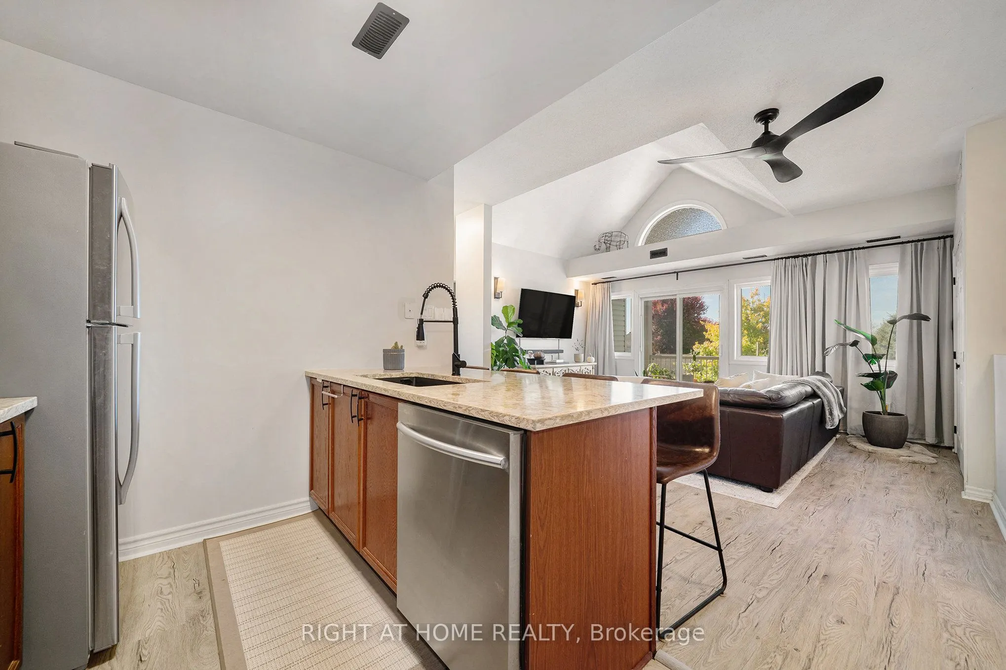 137 Oldfield Street, #C