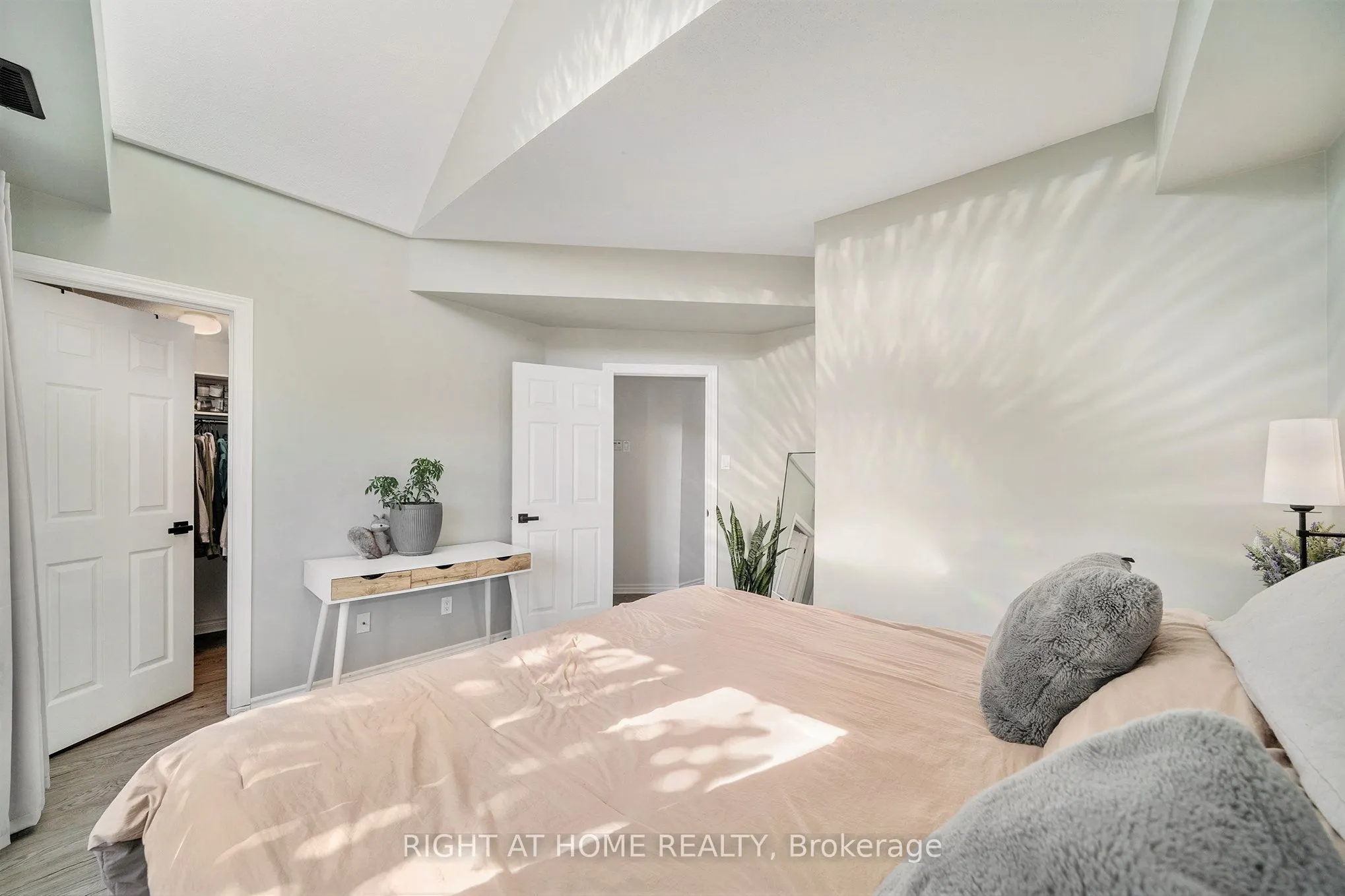 137 Oldfield Street, #C