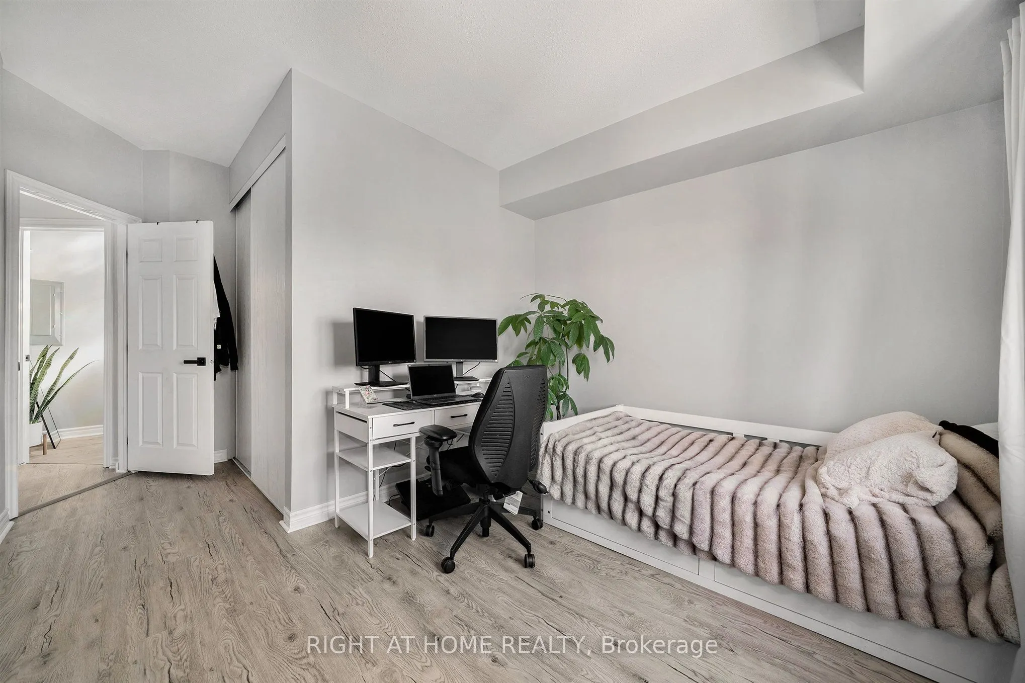 137 Oldfield Street, #C