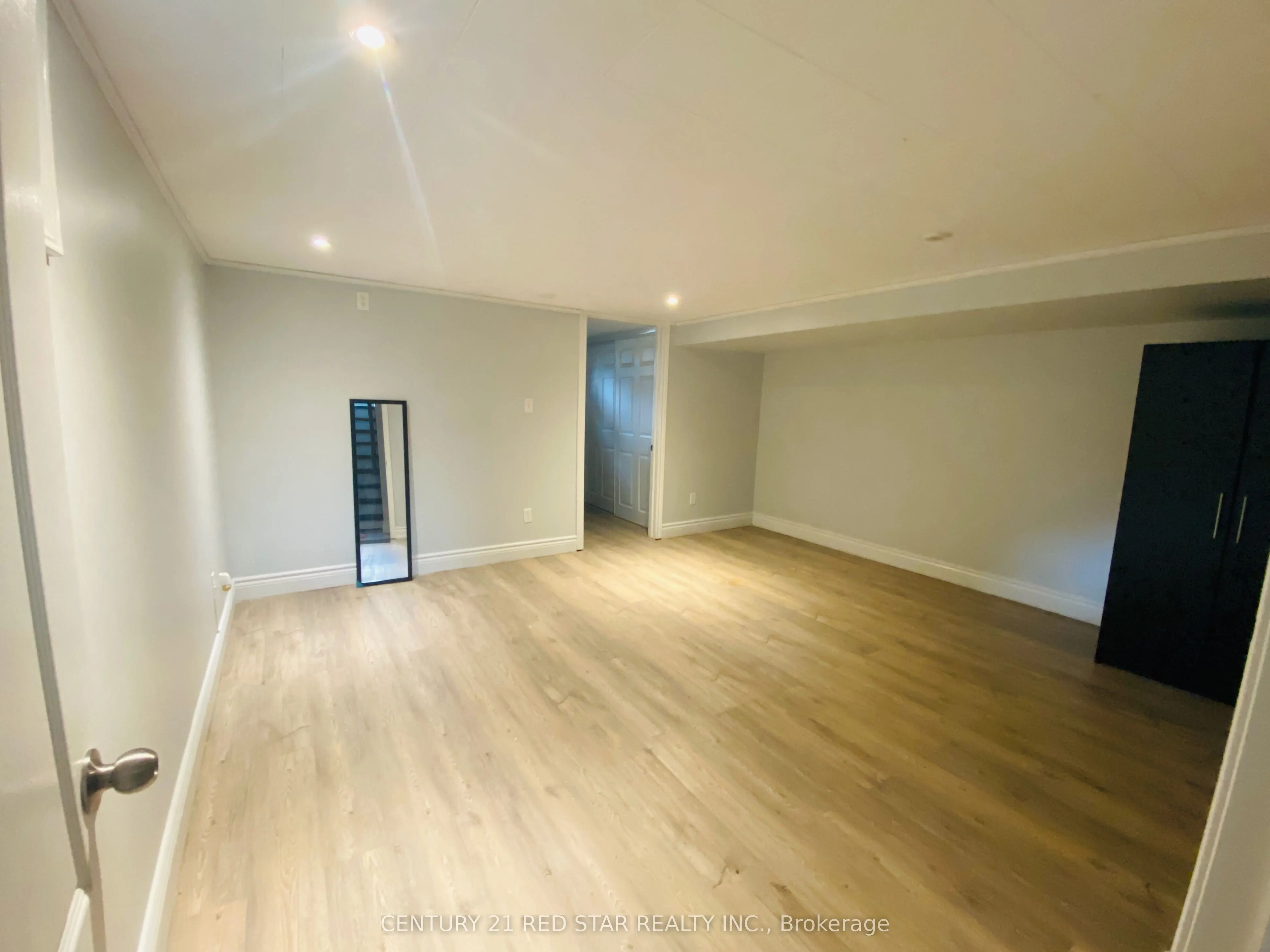 107 Ellis Crescent S