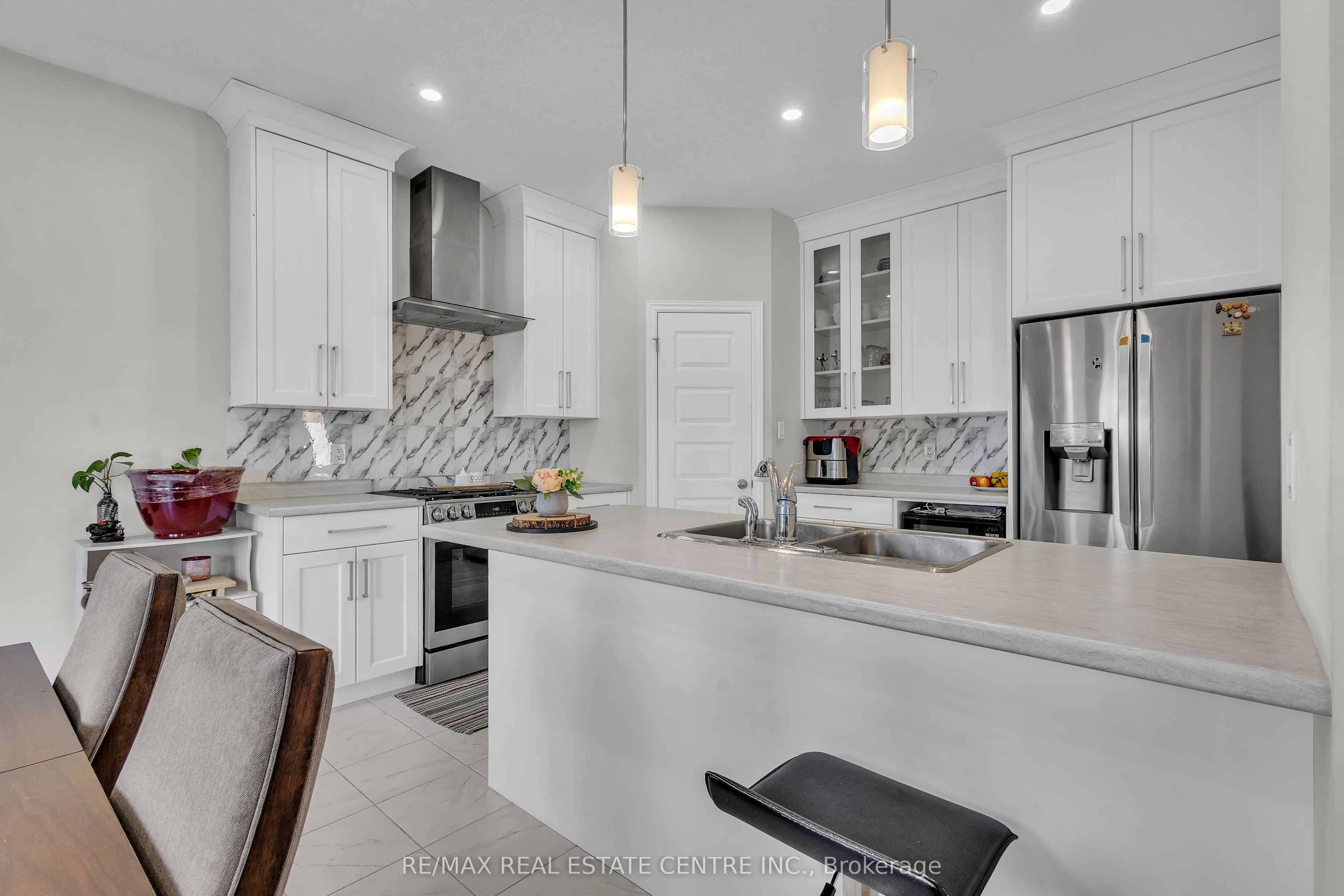 24 Sutherland Crescent