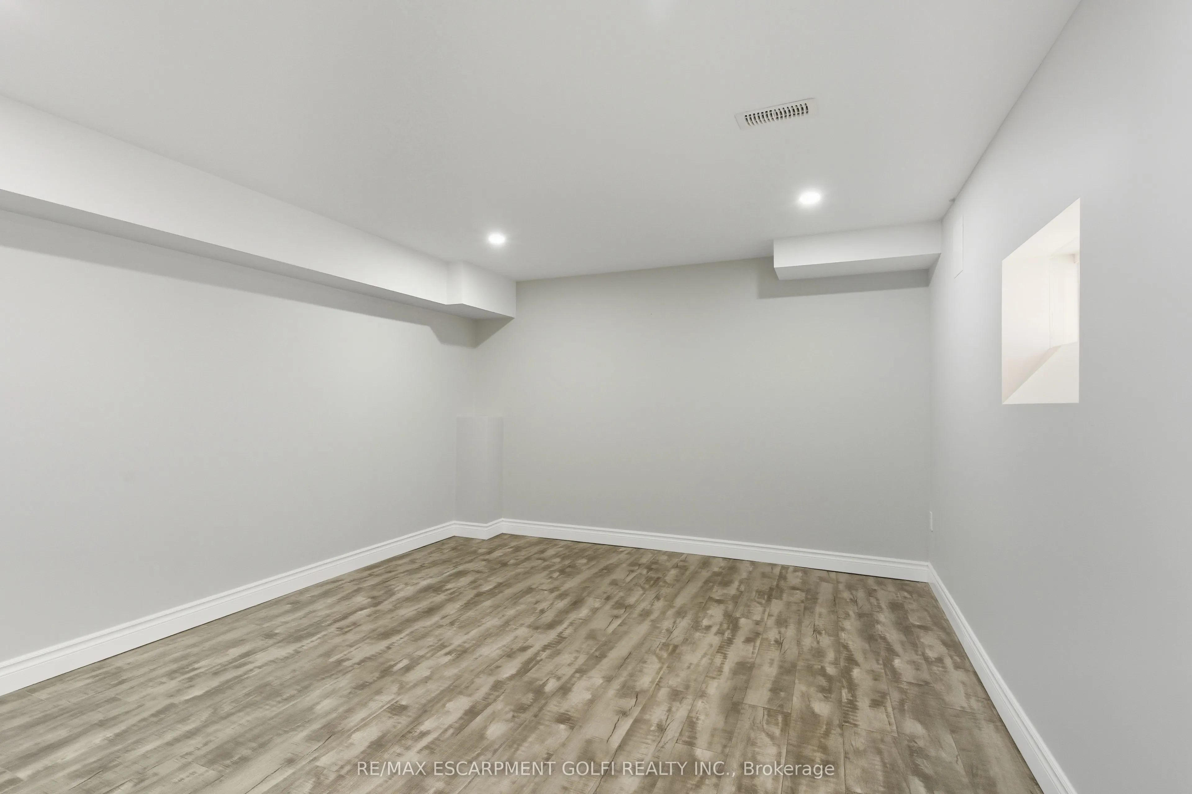 18 Angela Crescent