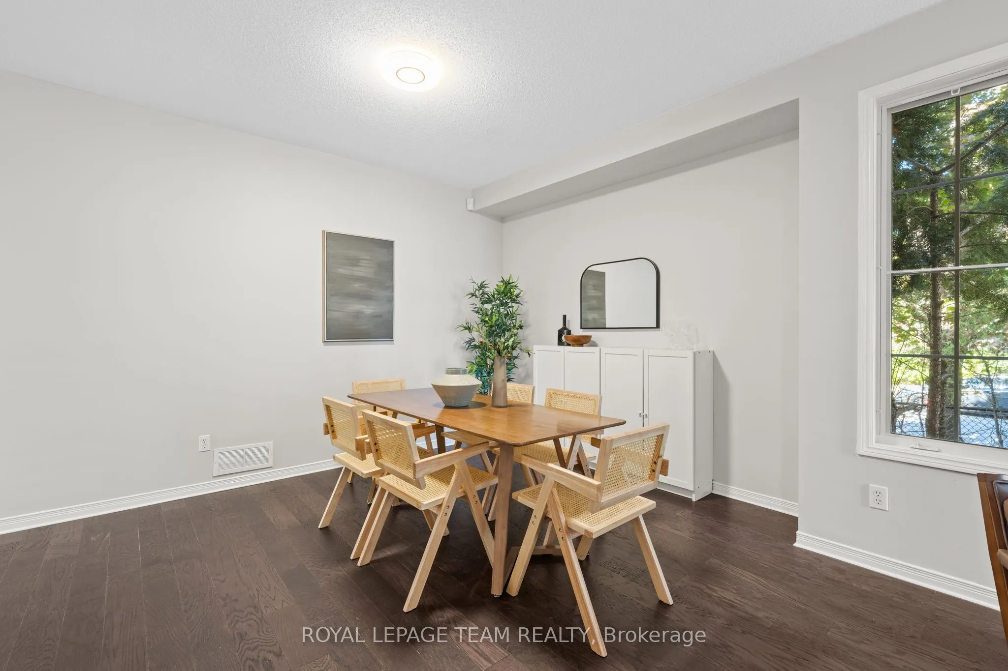 27 Evanshen Crescent