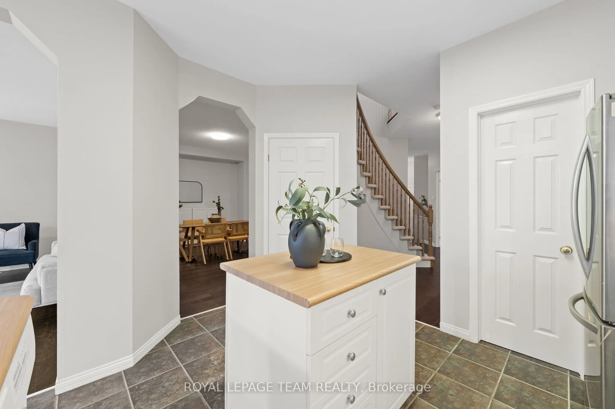 27 Evanshen Crescent