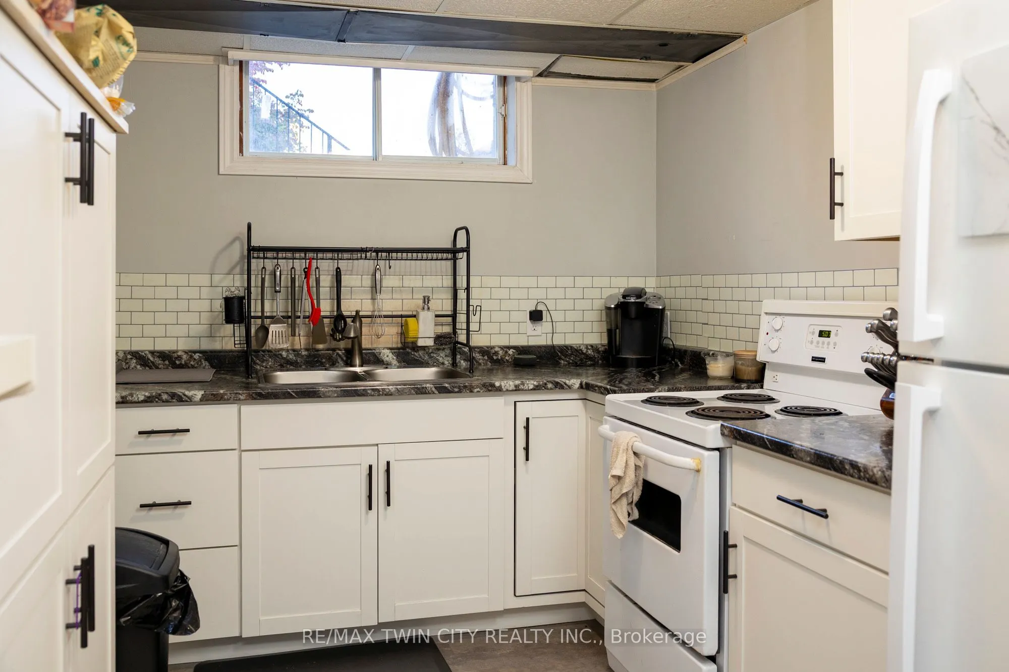 976 MCDOWELL Road E