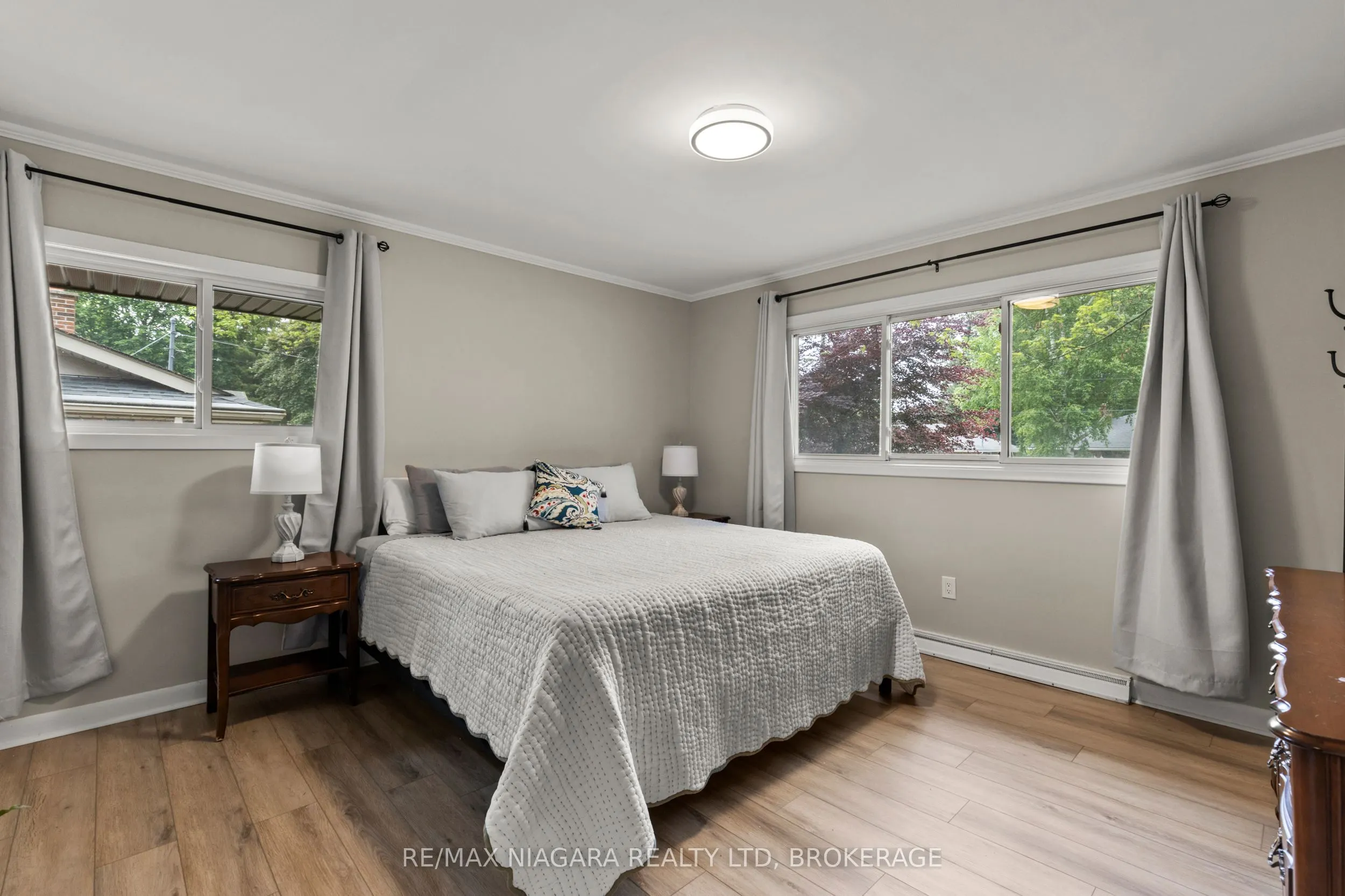 27 DALEVIEW Crescent