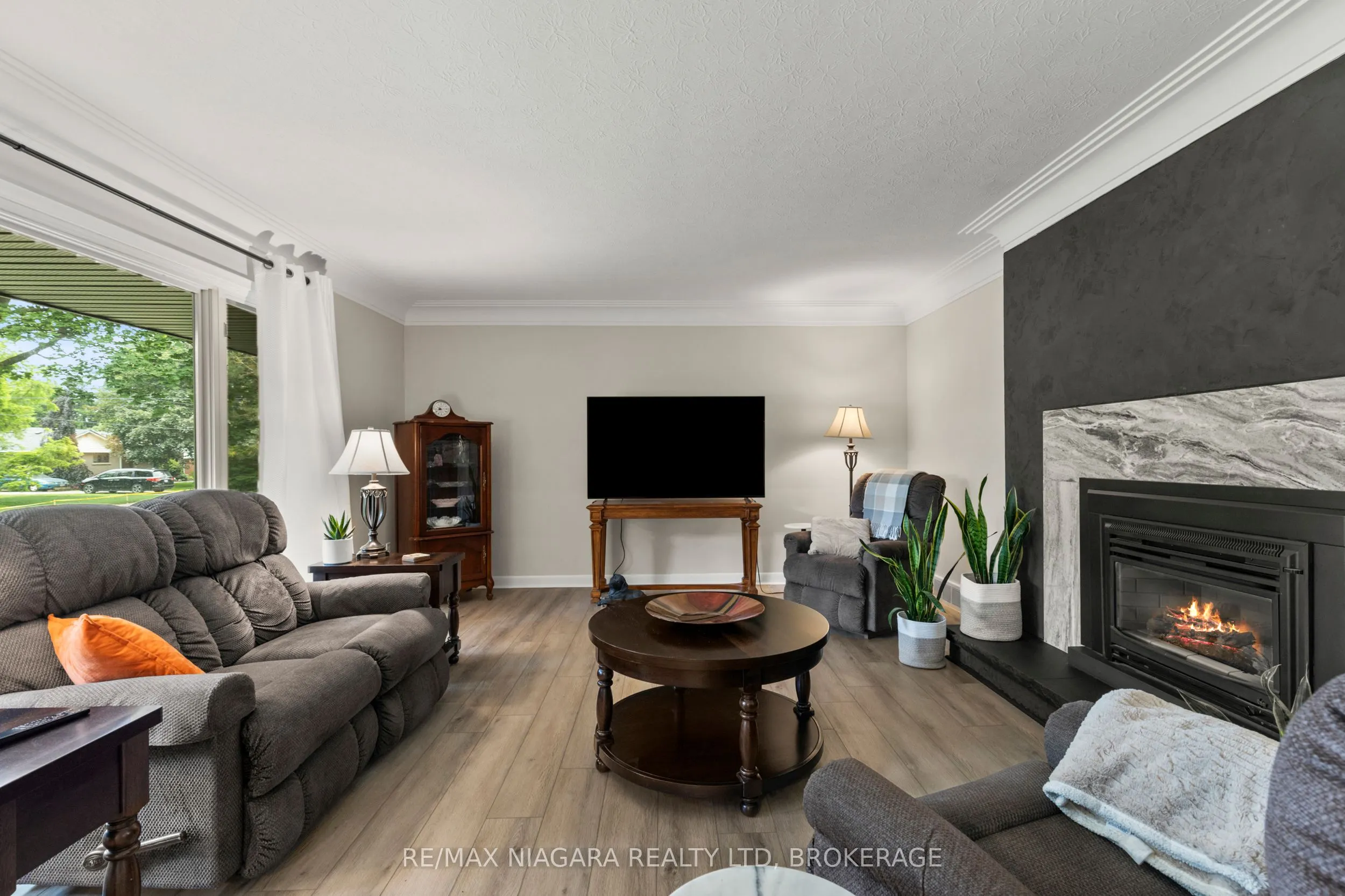 27 DALEVIEW Crescent