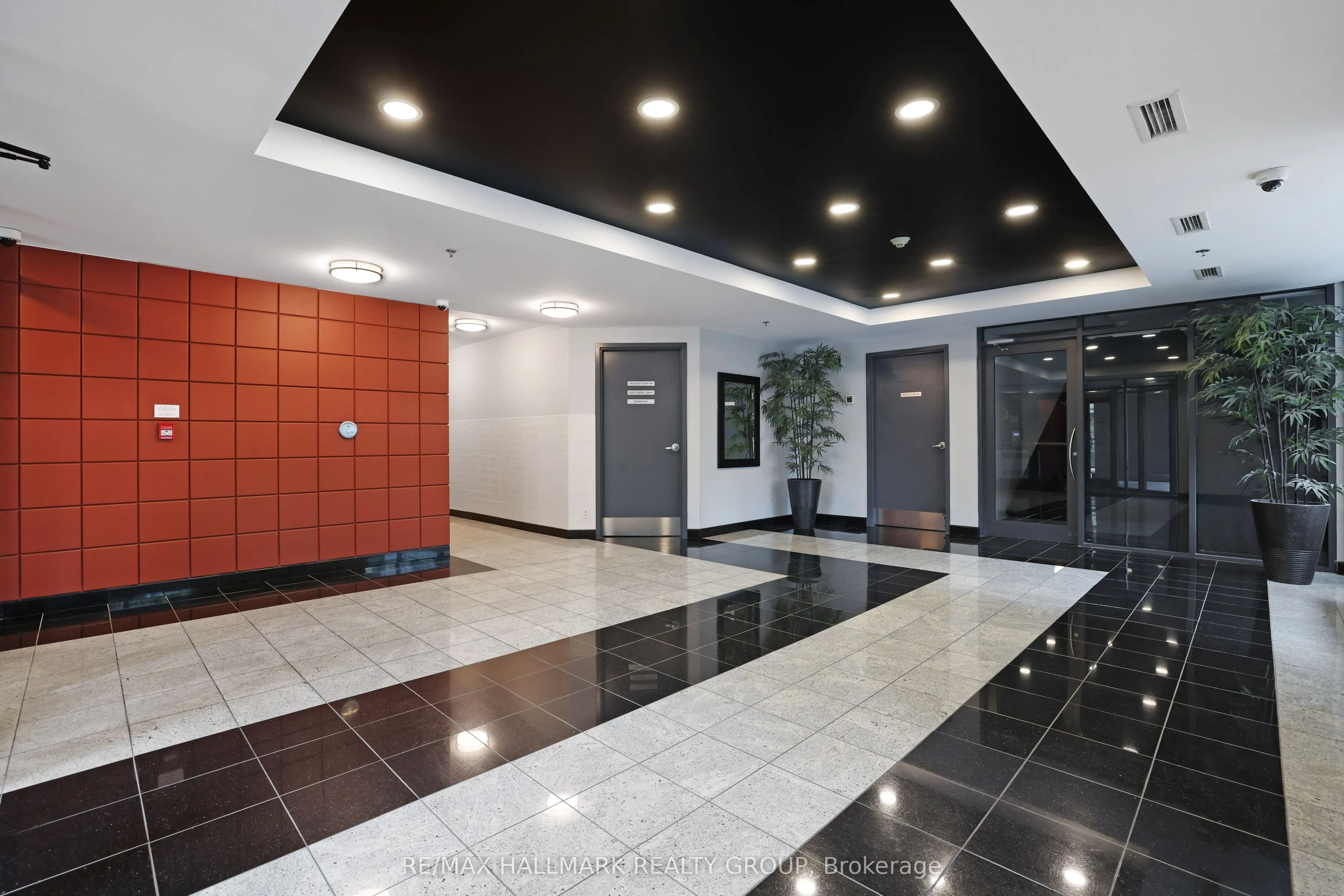 445 Laurier Avenue W, #405