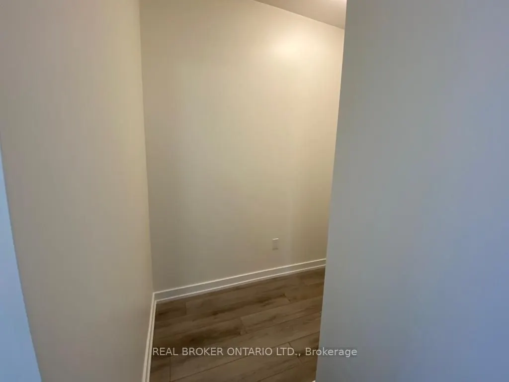 251 Northfield Drive E, #402