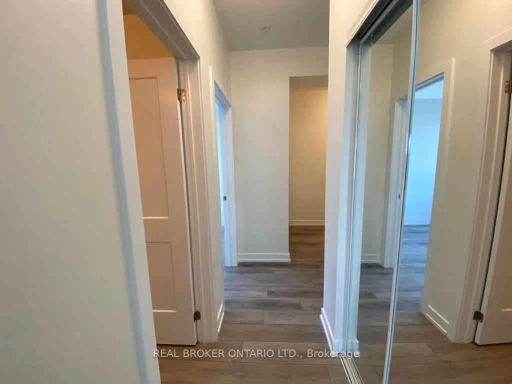 251 Northfield Drive E, #402