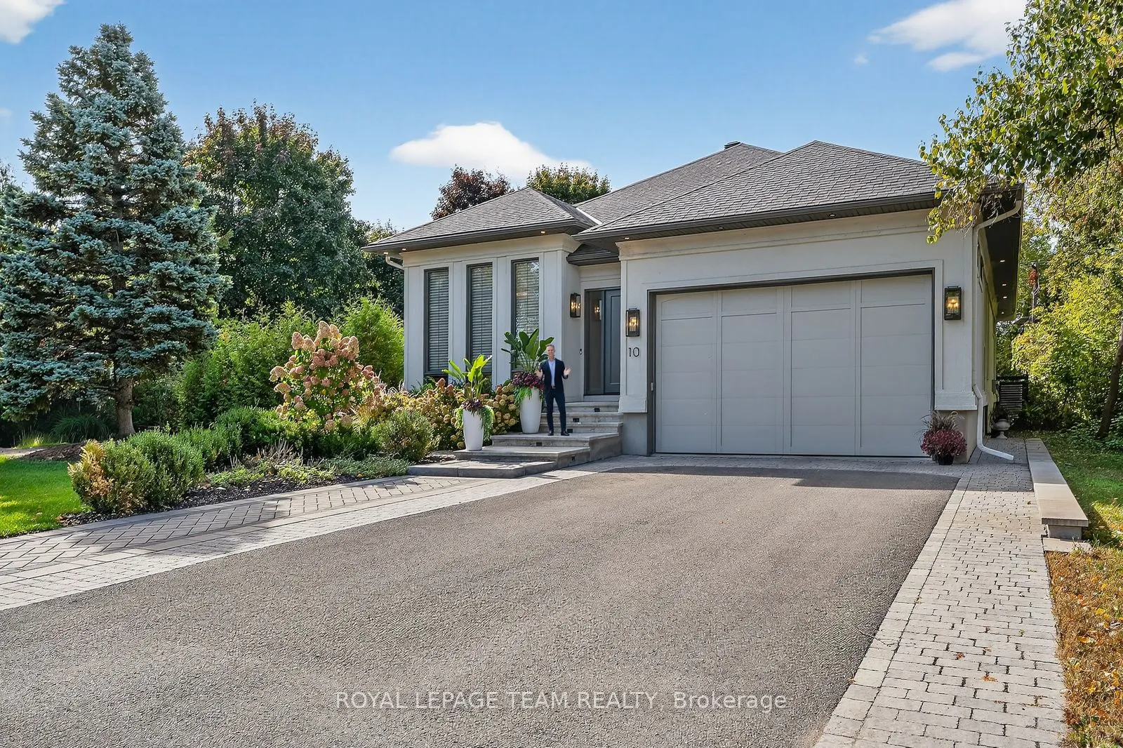 10 Leaver Avenue
