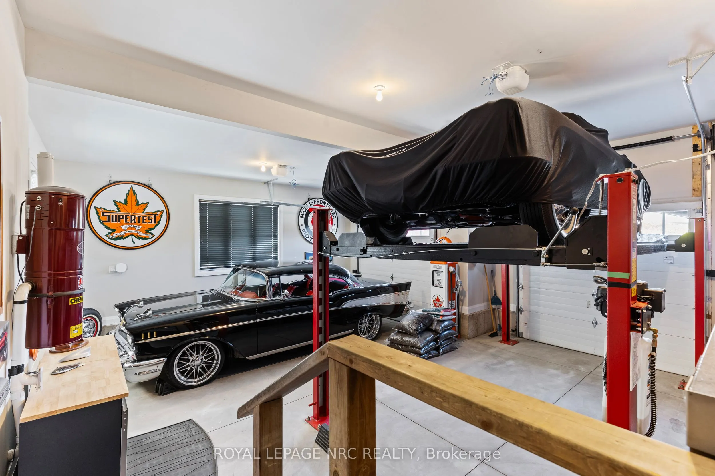 12 DAVID LOWREY Court