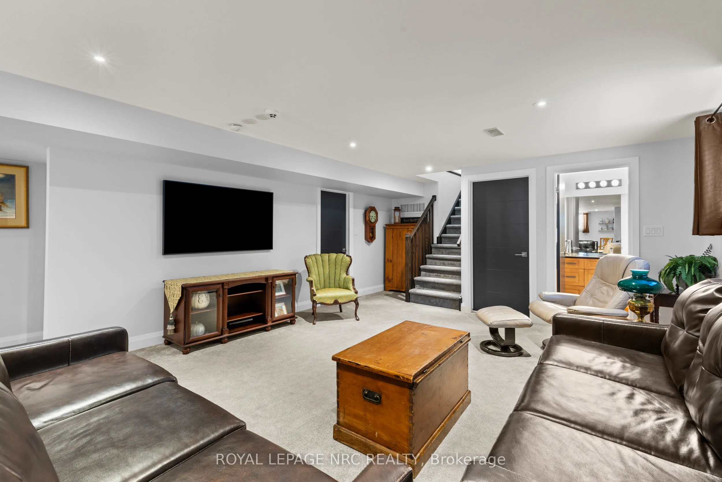 12 DAVID LOWREY Court