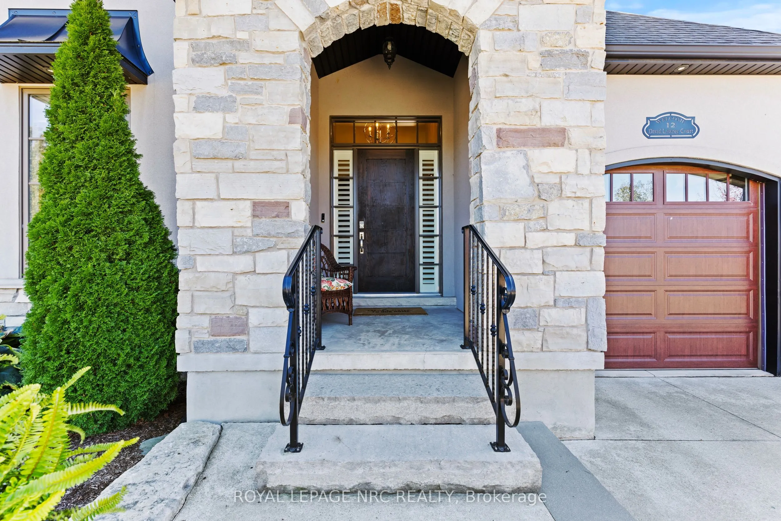 12 DAVID LOWREY Court