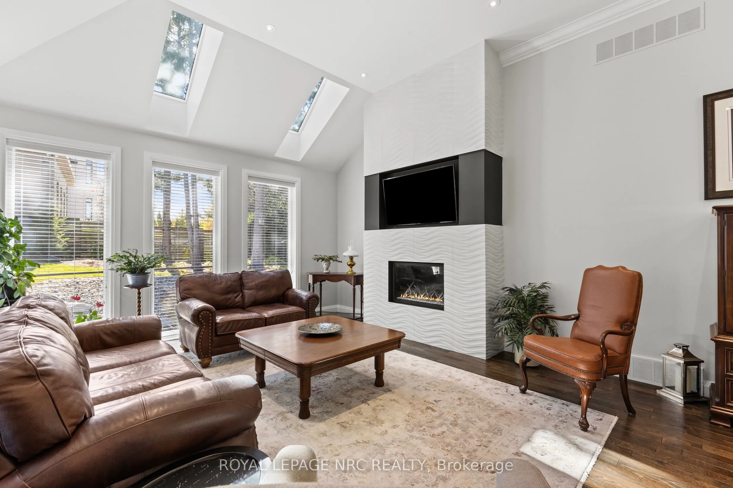 12 DAVID LOWREY Court