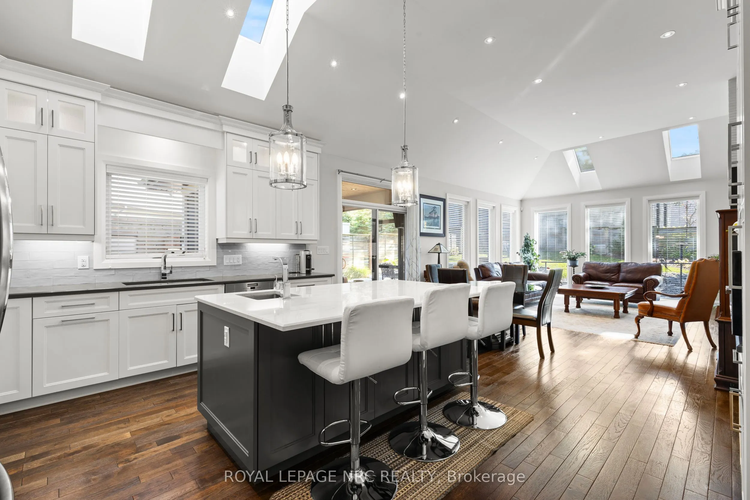 12 DAVID LOWREY Court